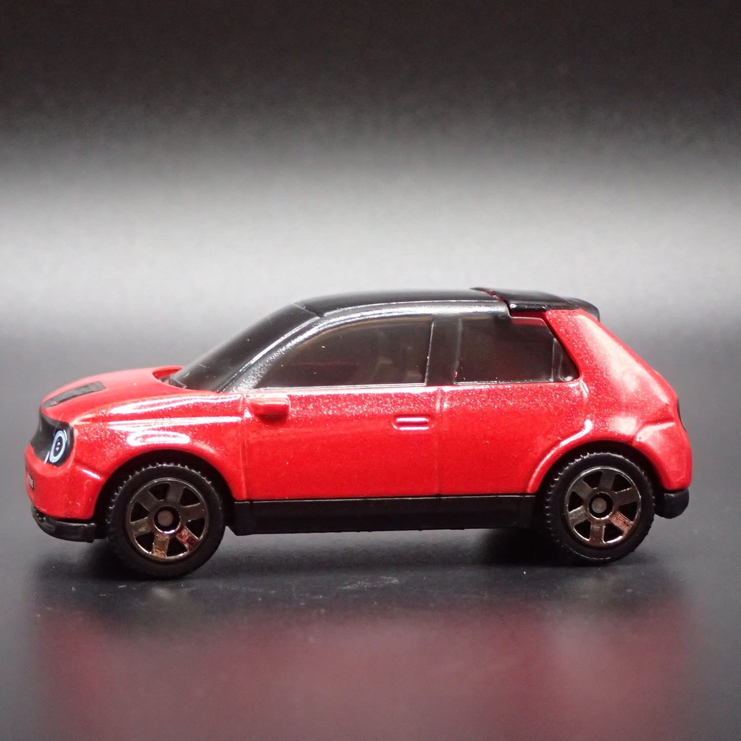 2020-2024 HONDA E ELECTRIC CAR 1:64 SCALE COLLECTIBLE DIORAMA DIECAST MODEL CAR