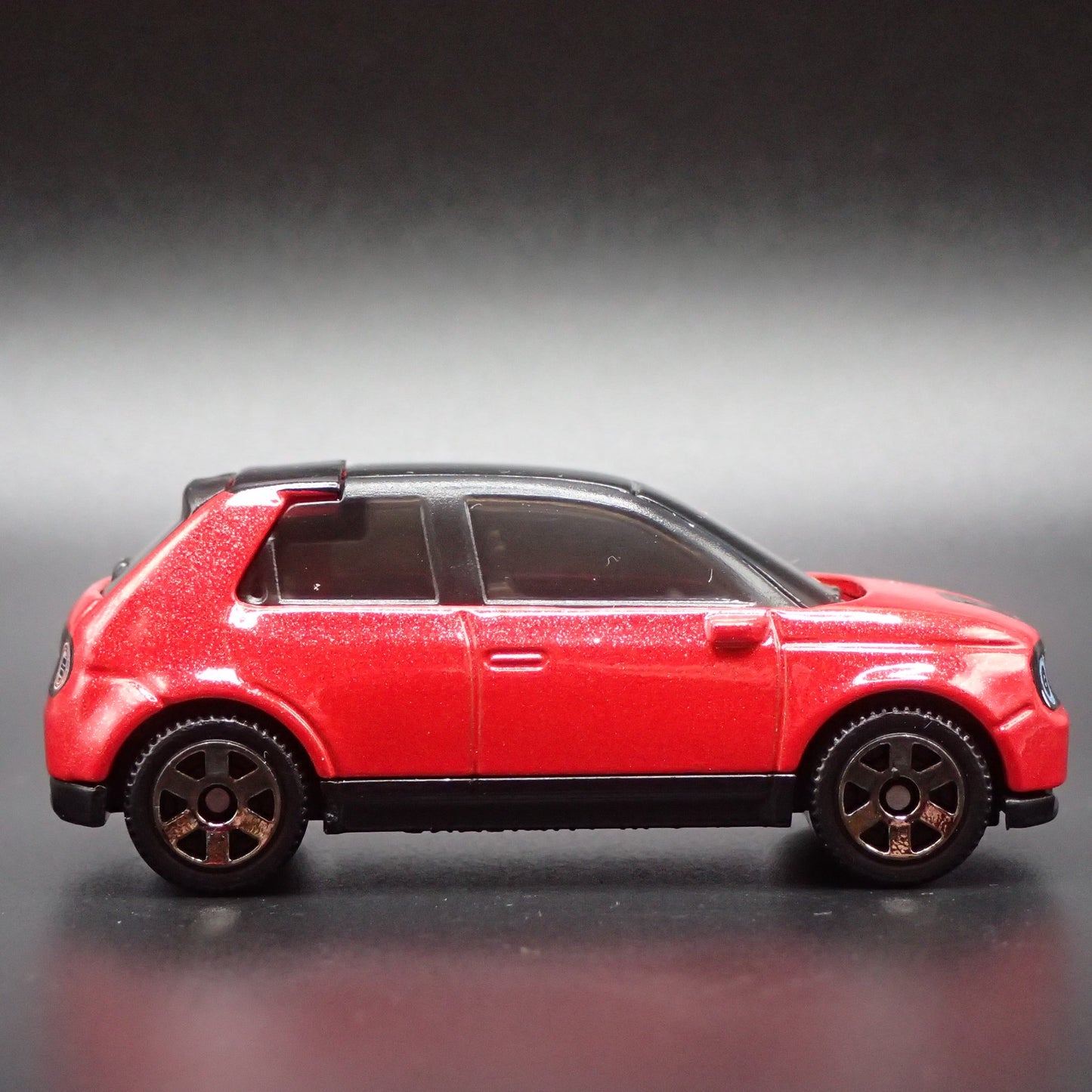 2020-2024 HONDA E ELECTRIC CAR 1:64 SCALE COLLECTIBLE DIORAMA DIECAST MODEL CAR