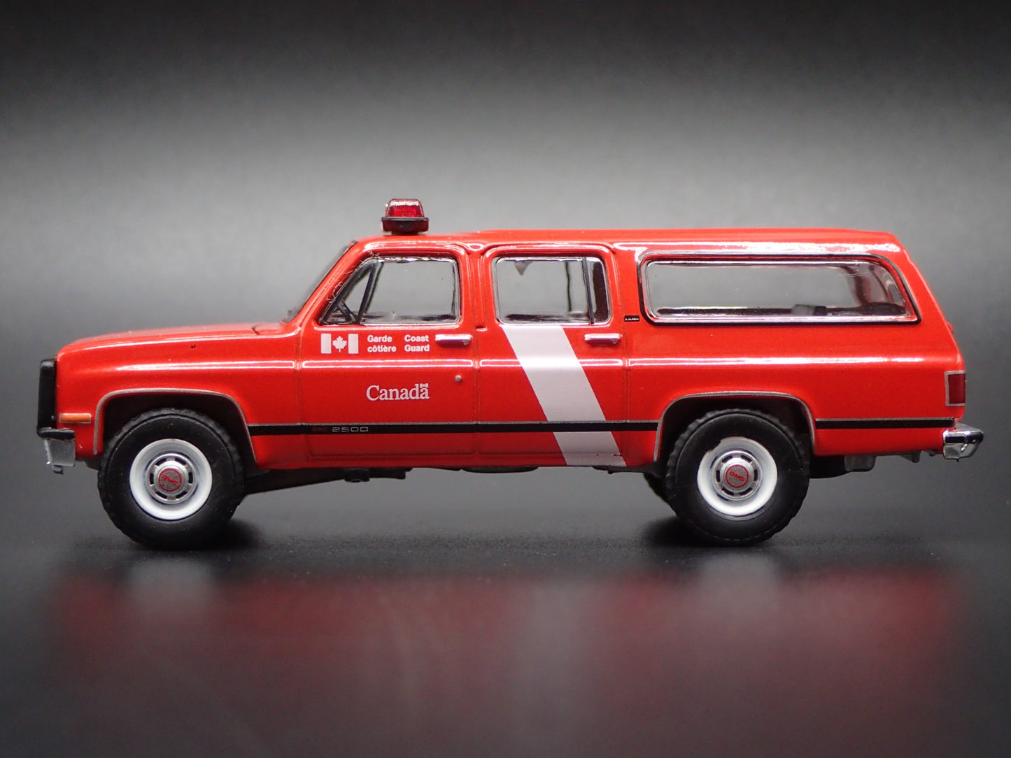 1973-1991 GMC SUBURBAN CANADIAN COAST GUARD 1/64 SCALE DIORAMA DIECAST MODEL CAR