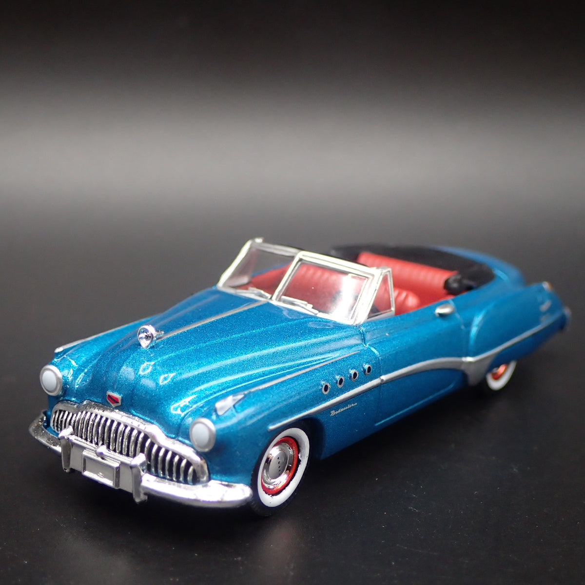 1949 49 BUICK ROADMASTER CONVERTIBLE 1/64 SCALE COLLECTIBLE DIORAMA MODEL CAR-Burning Rubber Toy Company