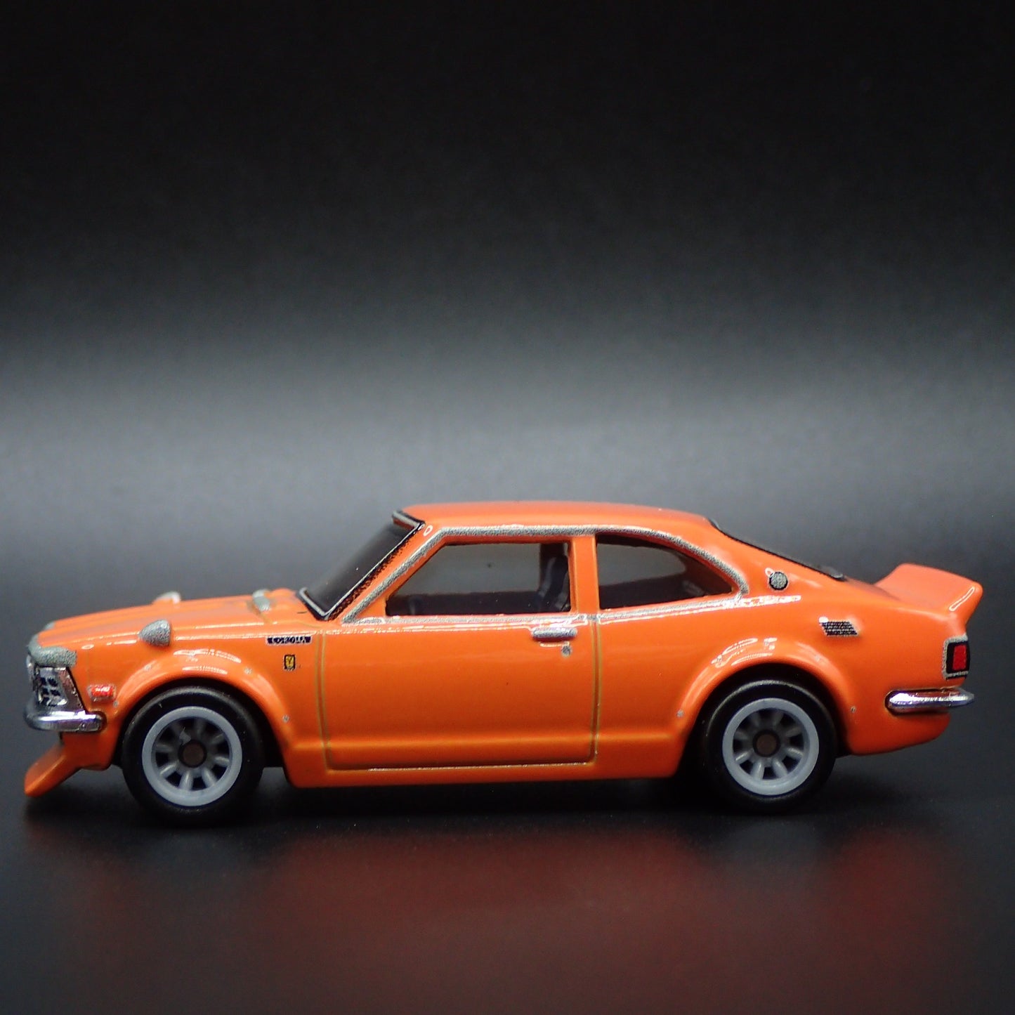 1970-1973 TOYOTA COROLLA LEVIN 1/64 SCALE COLLECTIBLE DIORAMA DIECAST MODEL CAR
