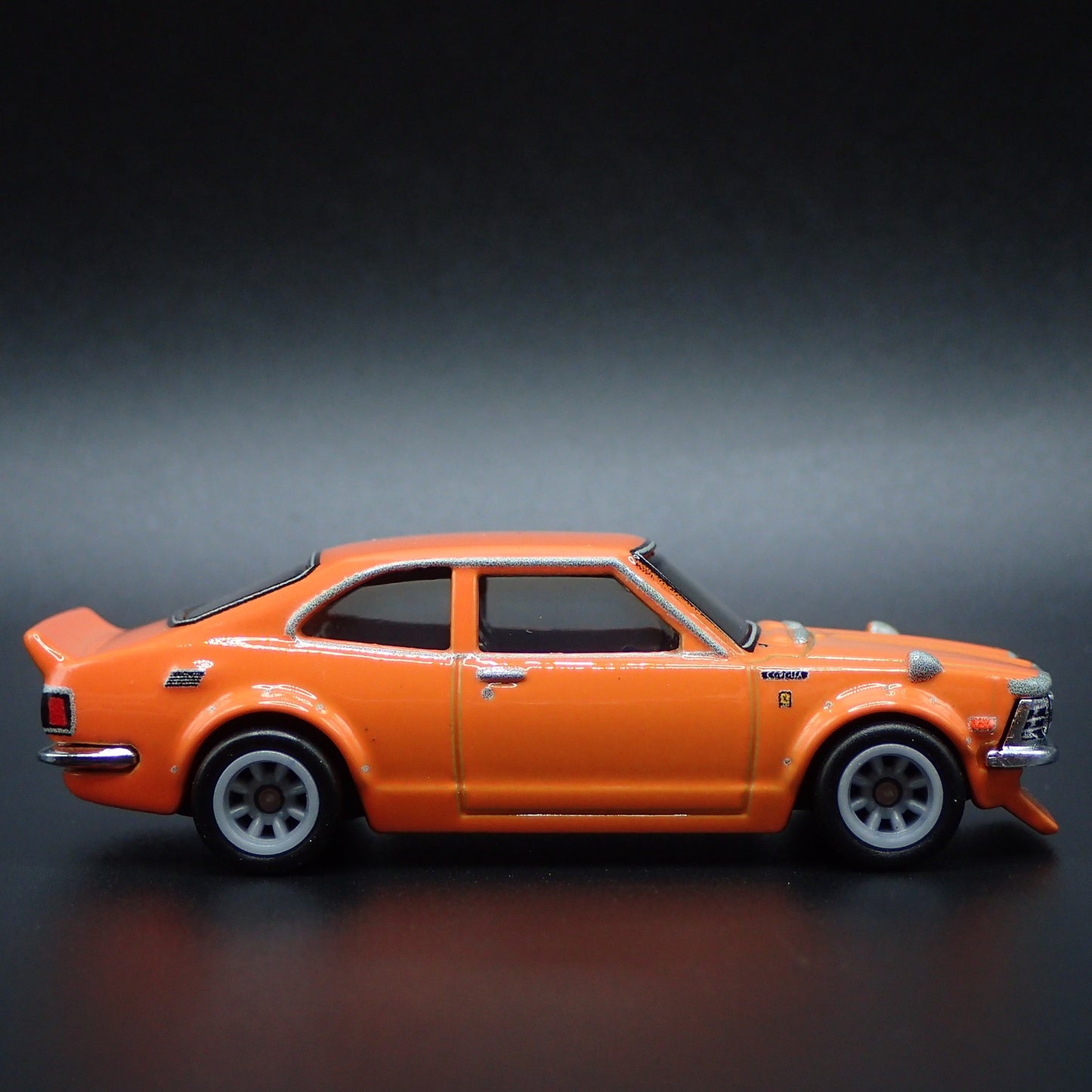 1970-1973 TOYOTA COROLLA LEVIN 1/64 SCALE COLLECTIBLE DIORAMA DIECAST MODEL CAR