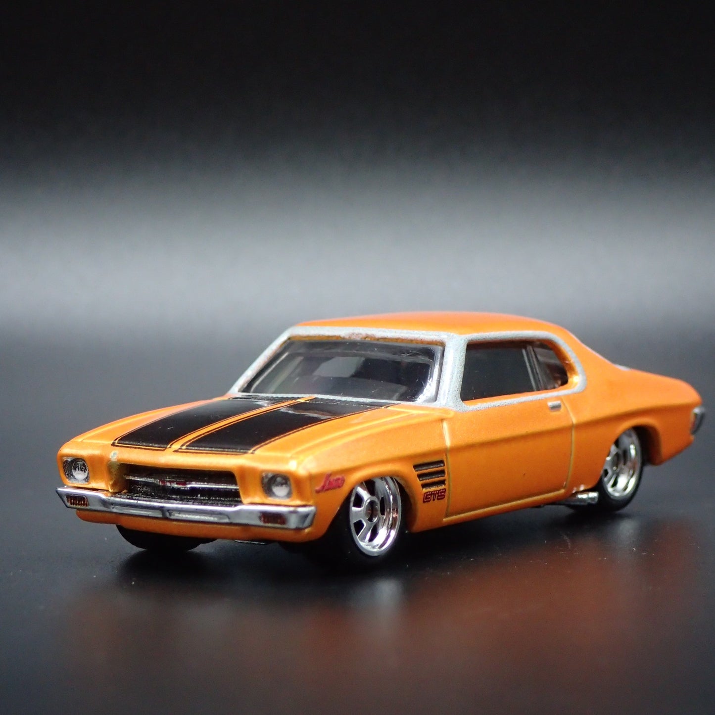 1973 73 HOLDEN MONARO GTS ORG 1:64 SCALE COLLECTIBLE DIORAMA DIECAST MODEL CAR