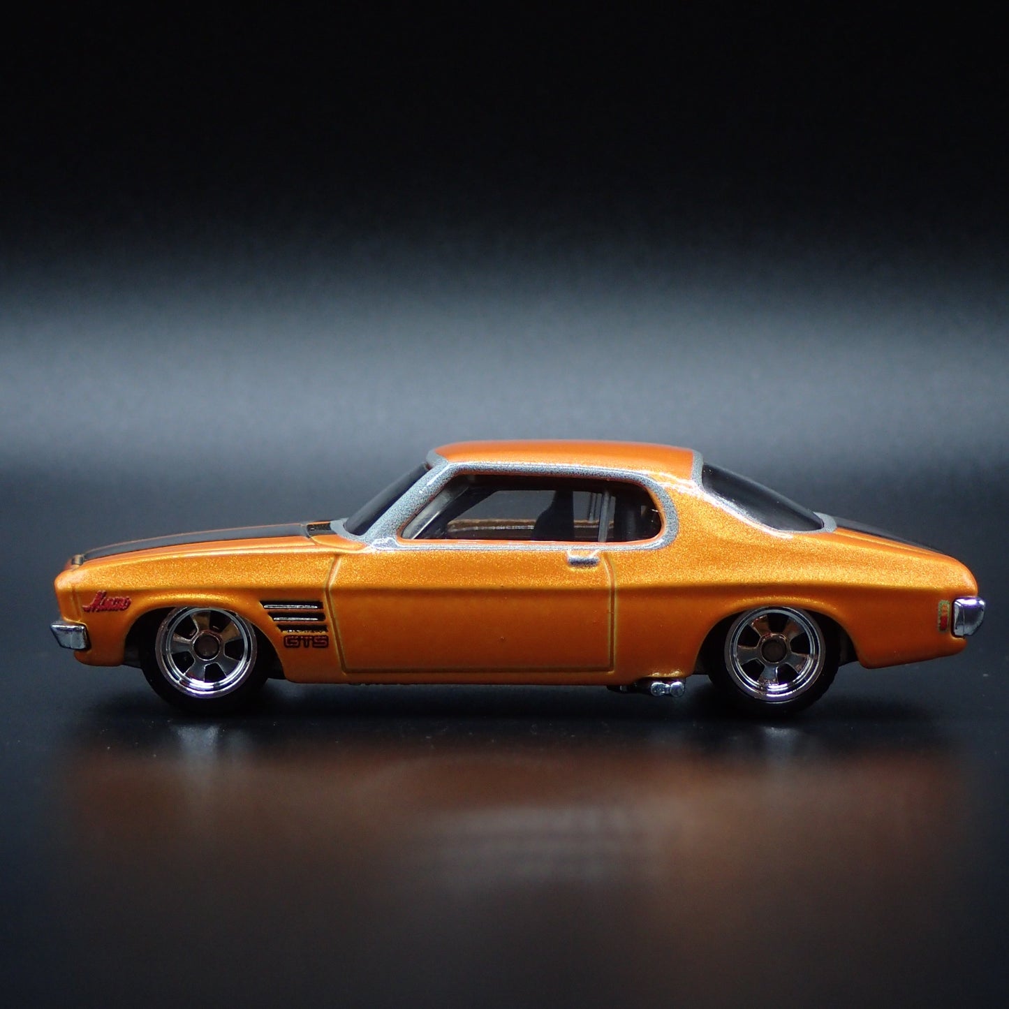 1973 73 HOLDEN MONARO GTS ORG 1:64 SCALE COLLECTIBLE DIORAMA DIECAST MODEL CAR