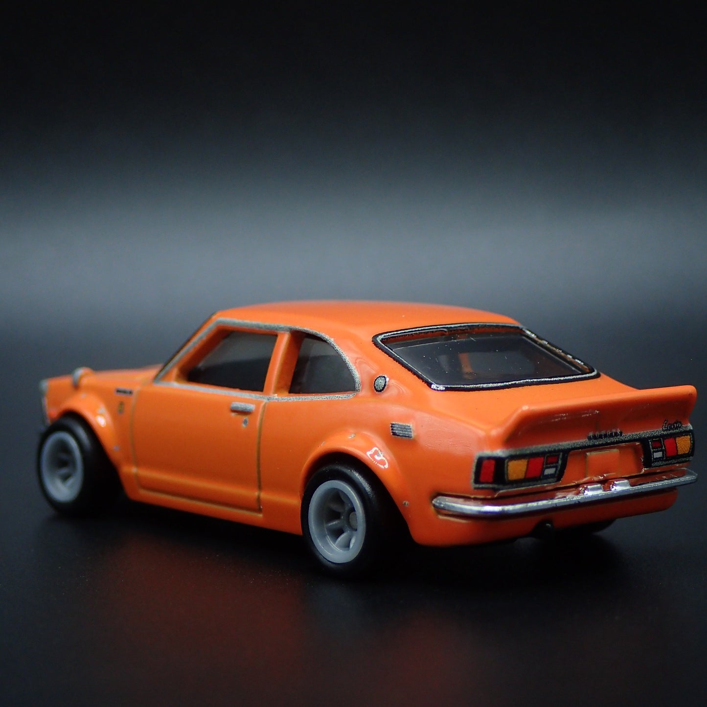 1970-1973 TOYOTA COROLLA LEVIN 1/64 SCALE COLLECTIBLE DIORAMA DIECAST MODEL CAR