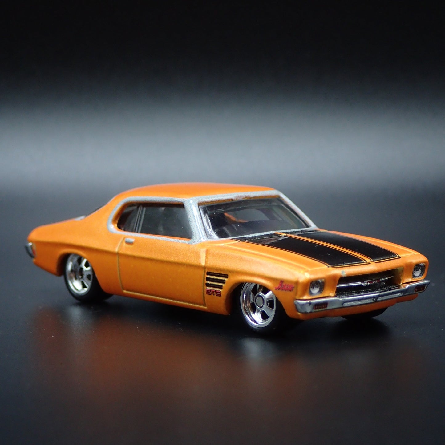 1973 73 HOLDEN MONARO GTS ORG 1:64 SCALE COLLECTIBLE DIORAMA DIECAST MODEL CAR