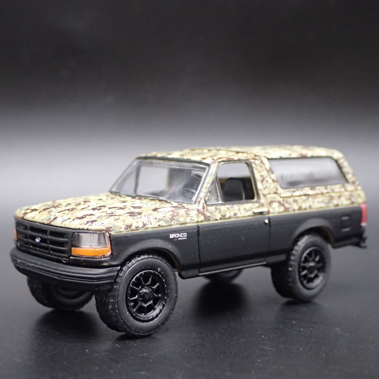 1996 96 FORD BRONCO CAMO RARE 1:64 SCALE COLLECTIBLE DIORAMA DIECAST MODEL CAR