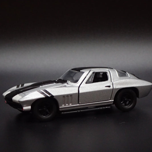 1966 66 CHEVY CHEVROLET CORVETTE 427 SILVER 1:64 SCALE DIORAMA DIECAST MODEL CAR