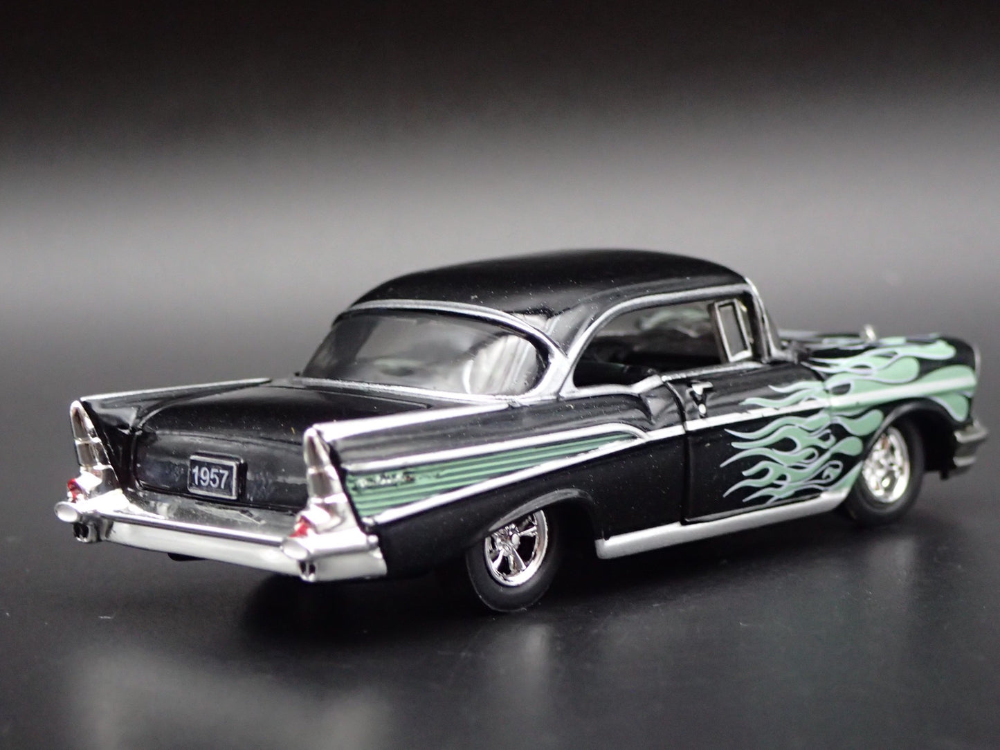 1957 57 CHEVY CHEVROLET BEL AIR 1:64 SCALE COLLECTIBLE DIORAMA DIECAST MODEL CAR