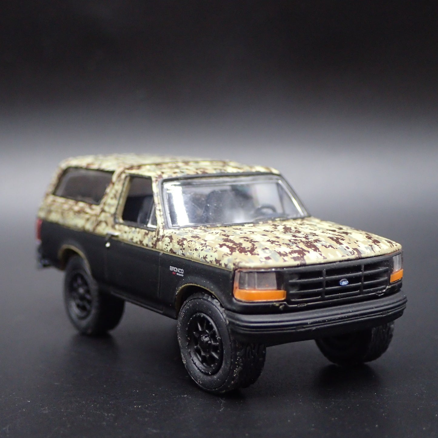 1996 96 FORD BRONCO CAMO RARE 1:64 SCALE COLLECTIBLE DIORAMA DIECAST MODEL CAR