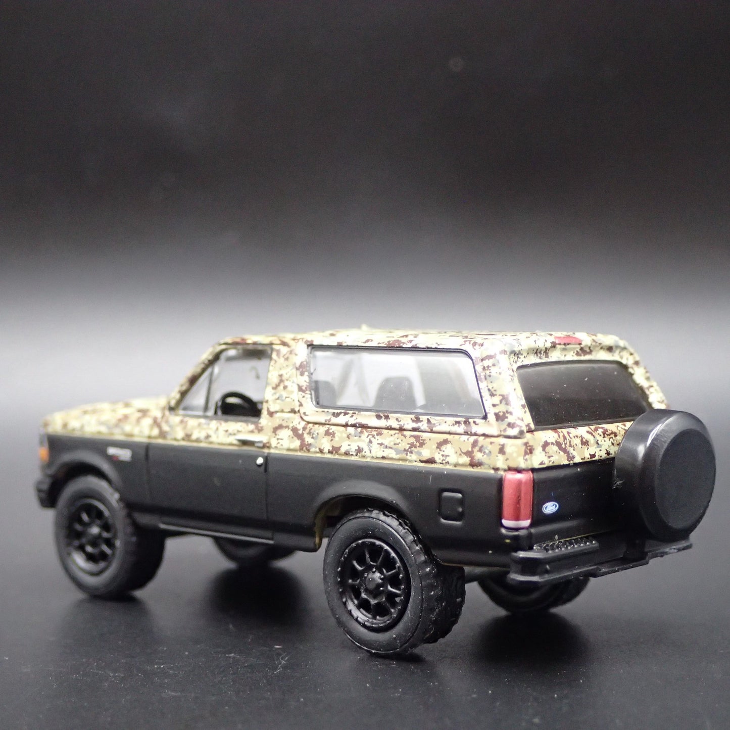 1996 96 FORD BRONCO CAMO RARE 1:64 SCALE COLLECTIBLE DIORAMA DIECAST MODEL CAR