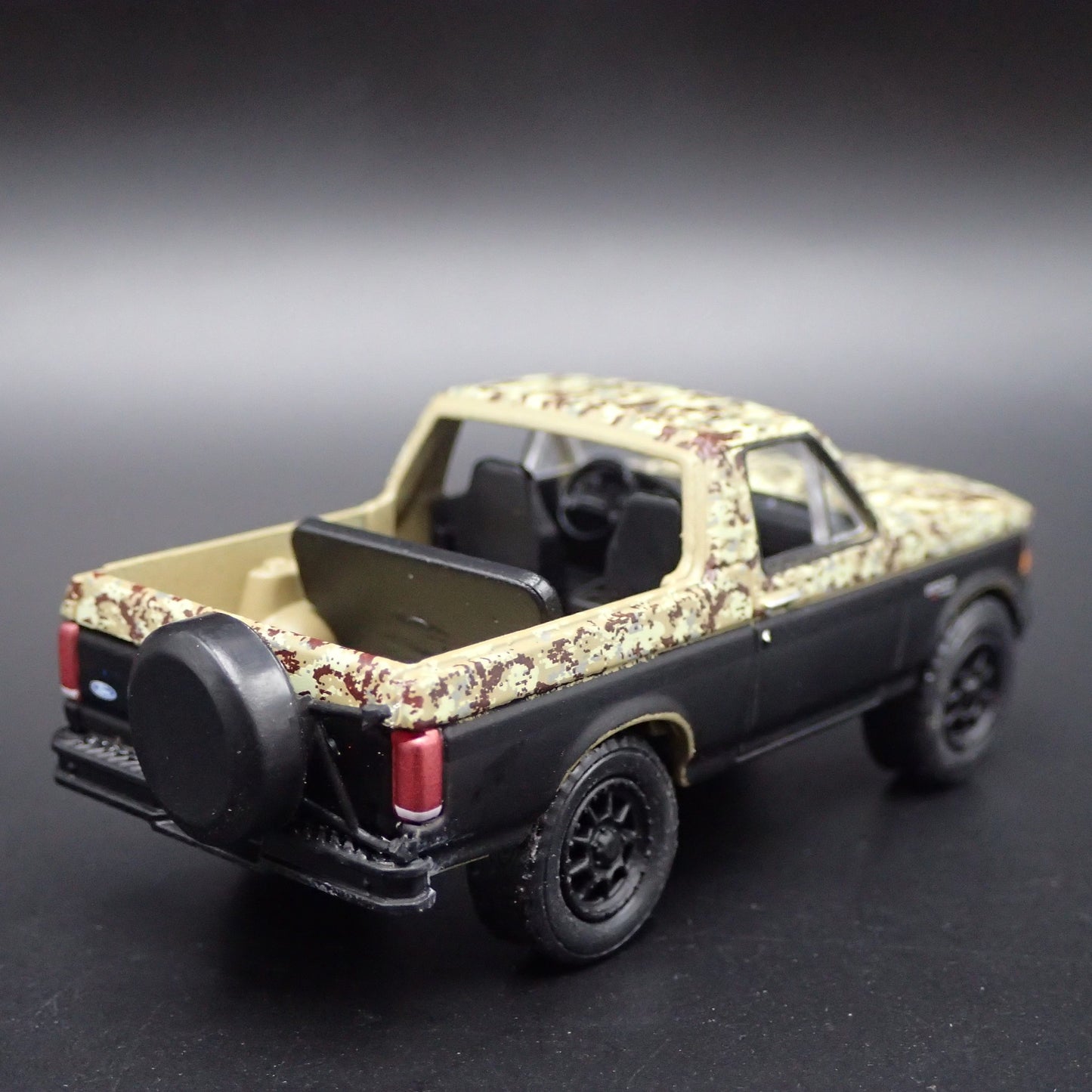 1996 96 FORD BRONCO CAMO RARE 1:64 SCALE COLLECTIBLE DIORAMA DIECAST MODEL CAR