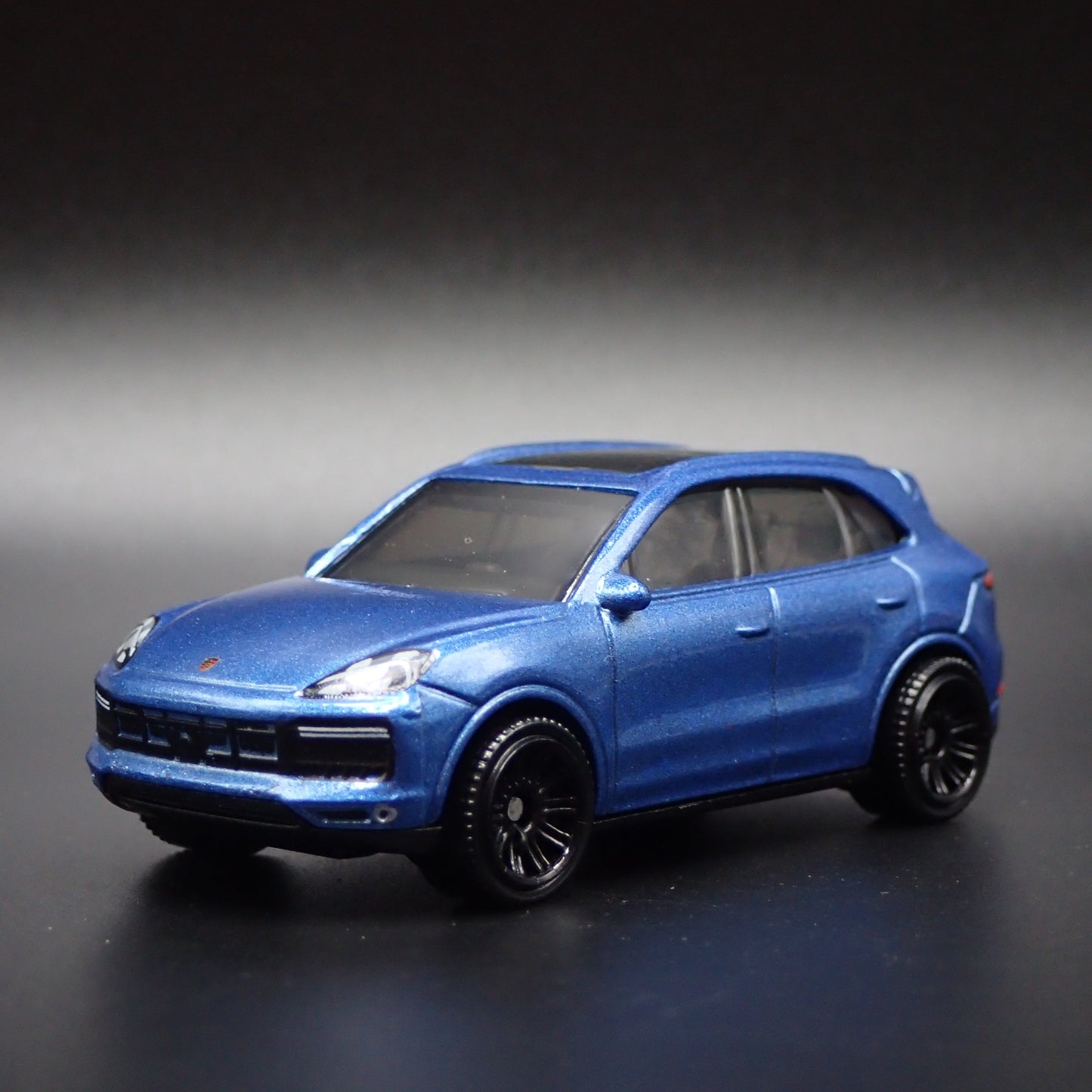 2018-2025 PORSCHE CAYENNE TURBO 1:64 SCALE COLLECTIBLE DIORAMA DIECAST MODEL CAR