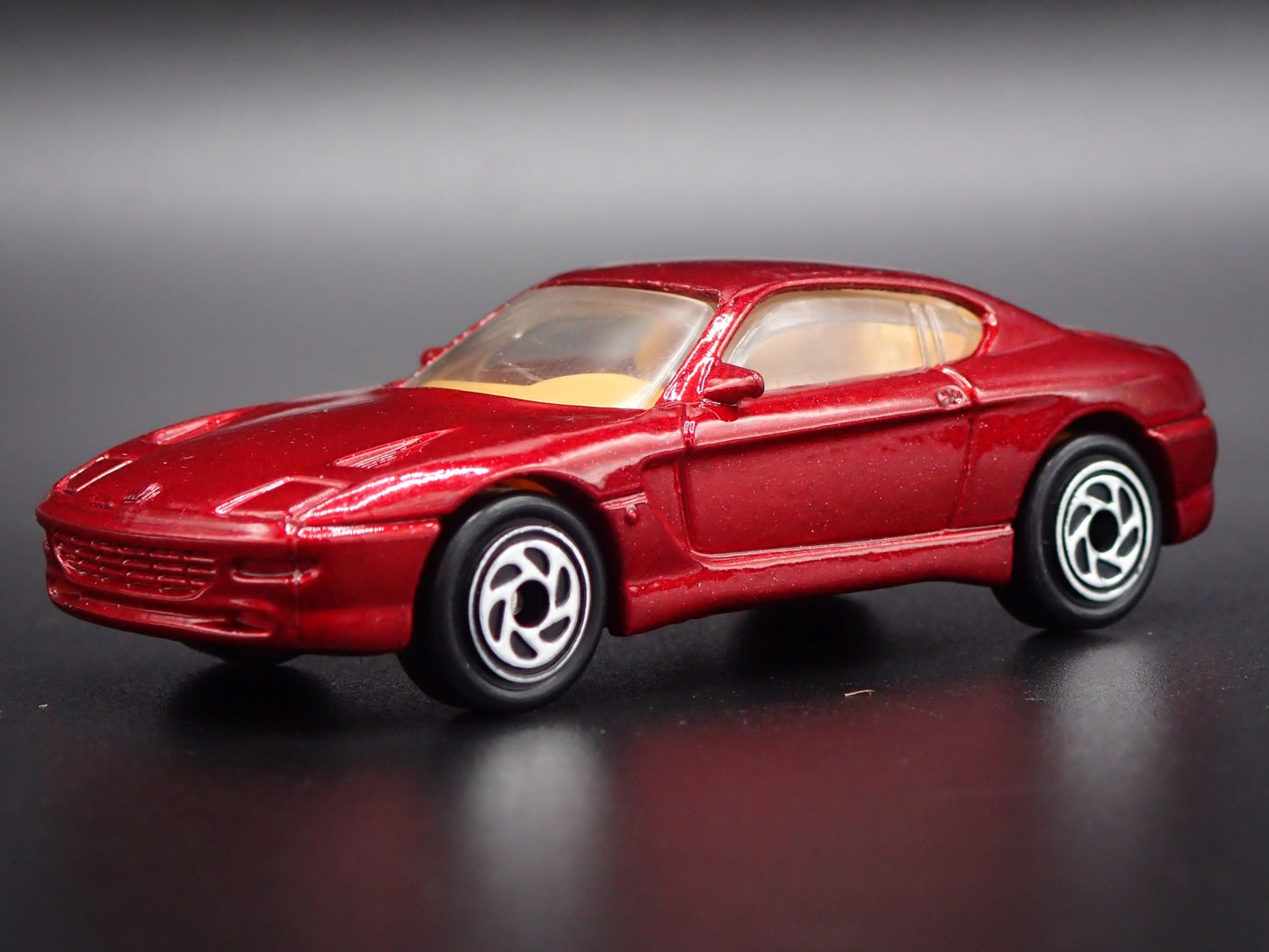 1992-1997 FERRARI 456 GT RED 1:64 SCALE COLLECTIBLE DIORAMA DIECAST MODEL CAR
