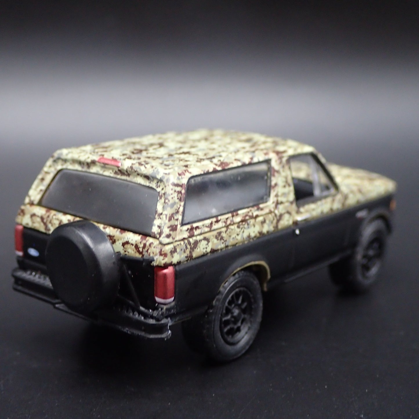 1996 96 FORD BRONCO CAMO RARE 1:64 SCALE COLLECTIBLE DIORAMA DIECAST MODEL CAR