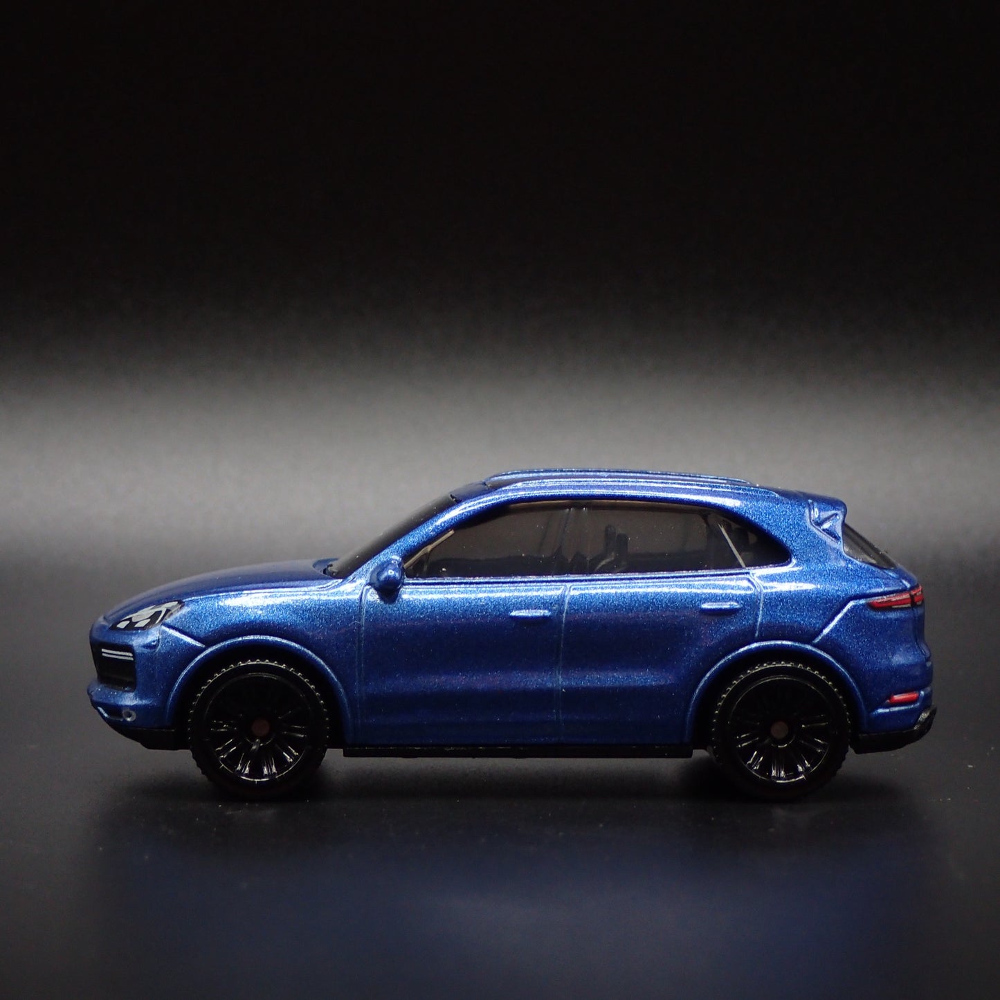 2018-2025 PORSCHE CAYENNE TURBO 1:64 SCALE COLLECTIBLE DIORAMA DIECAST MODEL CAR