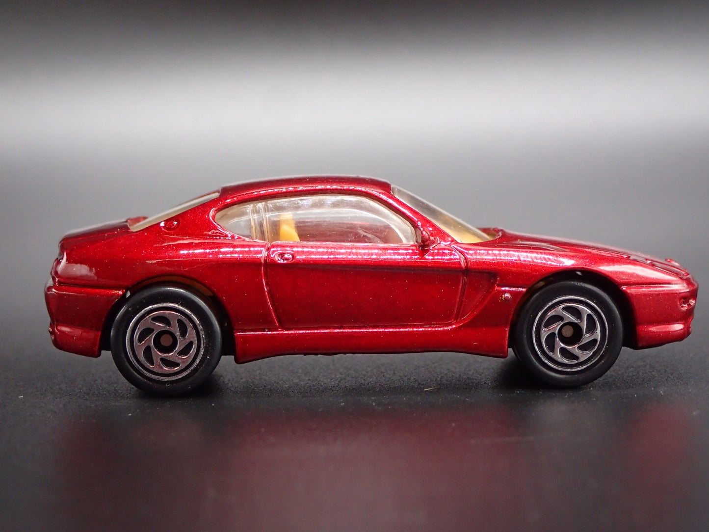 1992-1997 FERRARI 456 GT RED 1:64 SCALE COLLECTIBLE DIORAMA DIECAST MODEL CAR