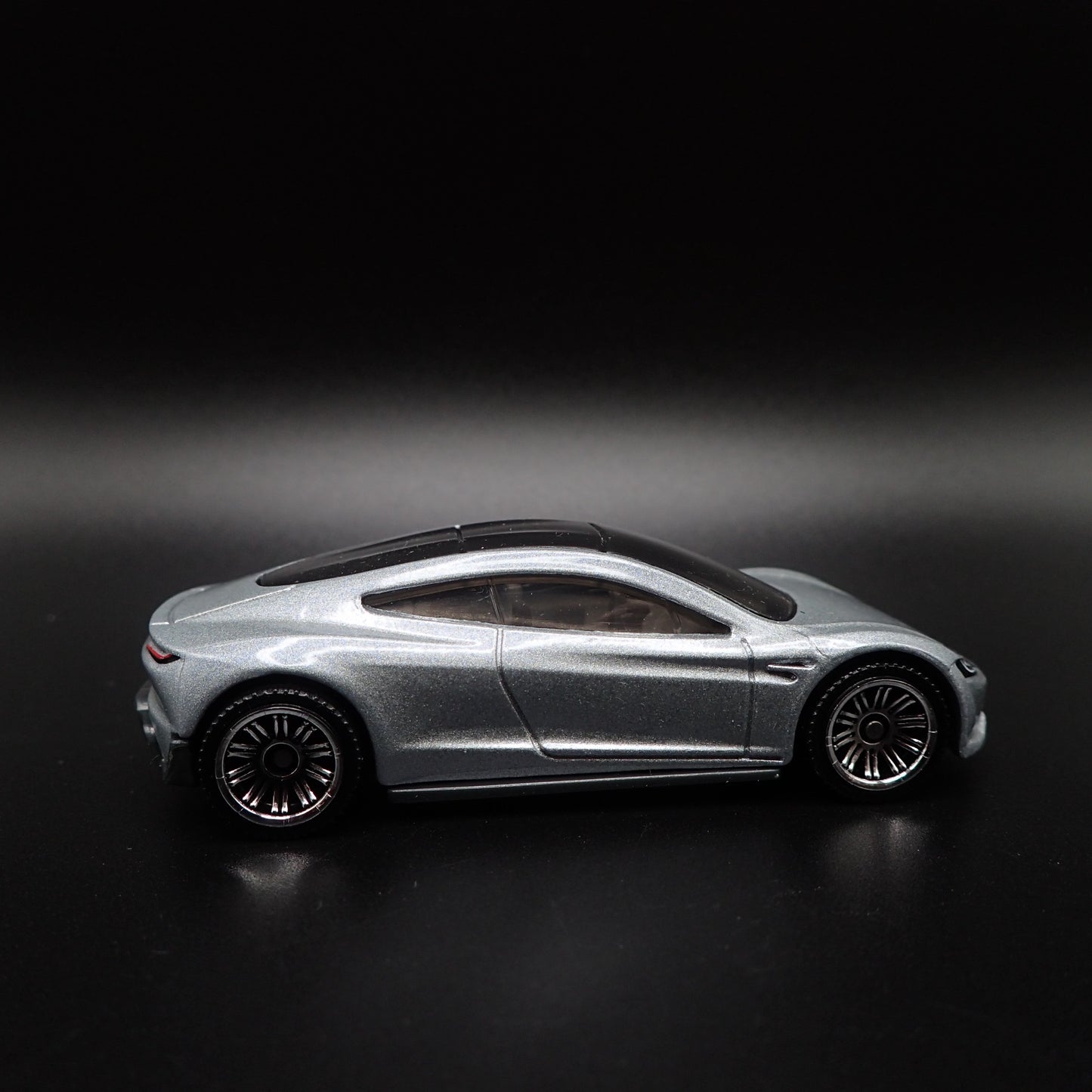 TESLA ROADSTER CONCEPT SILVER 1:64 SCALE COLLECTIBLE DIORAMA DIECAST MODEL CAR