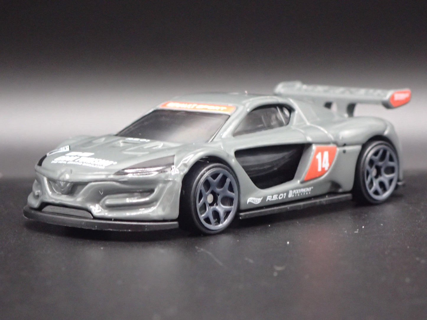 2014 14 RENAULT SPORT RS 01 GRAN TURISMO 1:64 SCALE DIORAMA DIECAST MODEL CAR