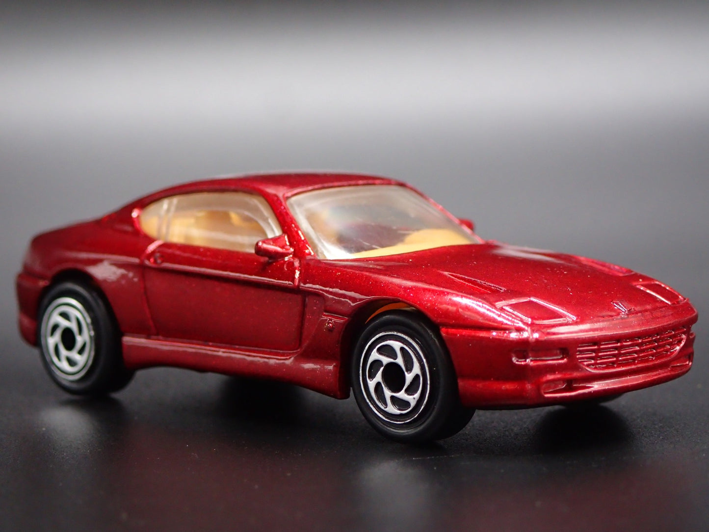 1992-1997 FERRARI 456 GT RED 1:64 SCALE COLLECTIBLE DIORAMA DIECAST MODEL CAR