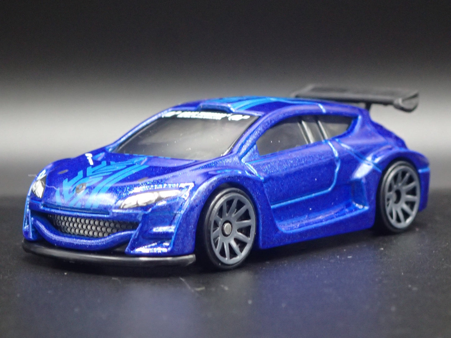 RENAULT MEGANE TROPHY GRAN TURISMO BLUE 1:64 SCALE DIORAMA DIECAST MODEL CAR