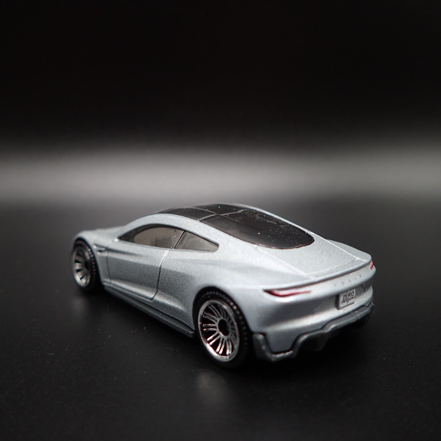 TESLA ROADSTER CONCEPT SILVER 1:64 SCALE COLLECTIBLE DIORAMA DIECAST MODEL CAR