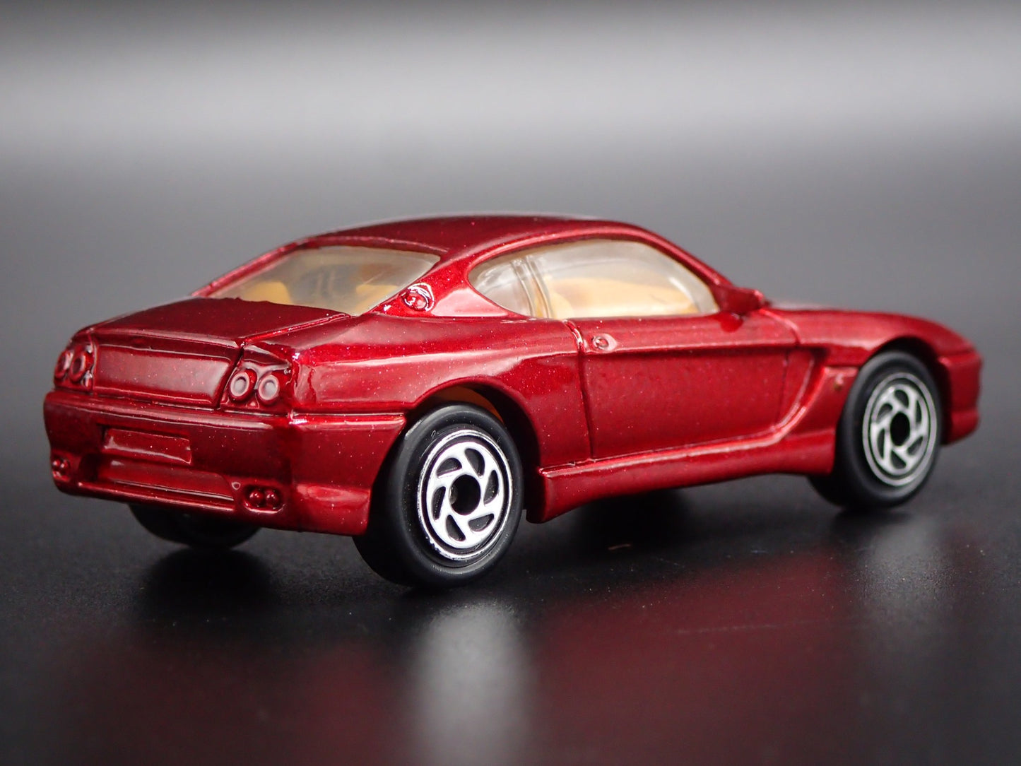 1992-1997 FERRARI 456 GT RED 1:64 SCALE COLLECTIBLE DIORAMA DIECAST MODEL CAR