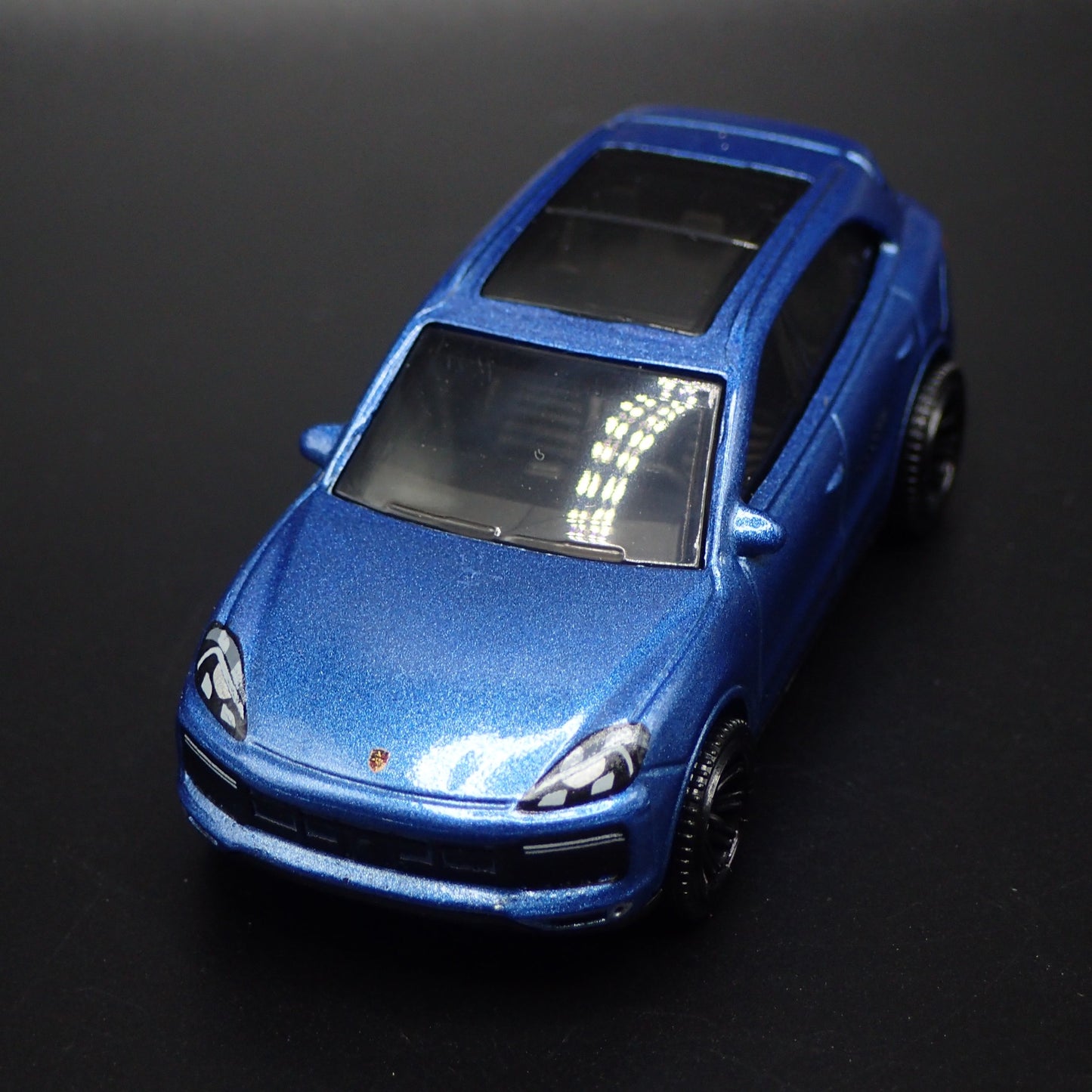 2018-2025 PORSCHE CAYENNE TURBO 1:64 SCALE COLLECTIBLE DIORAMA DIECAST MODEL CAR