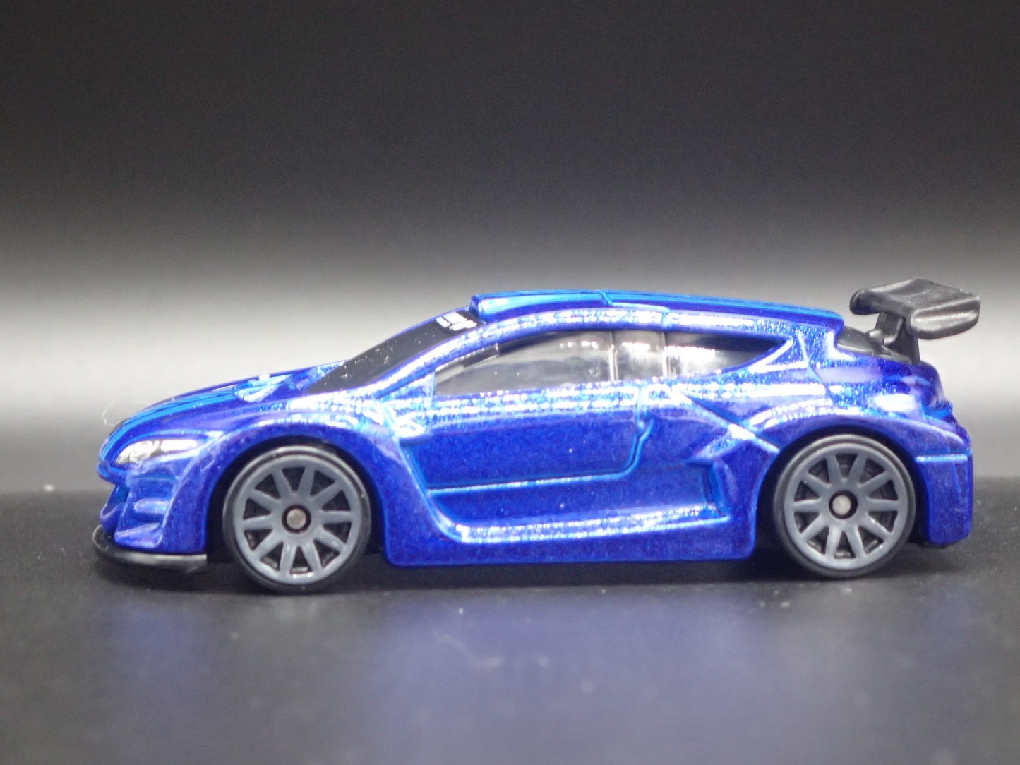 RENAULT MEGANE TROPHY GRAN TURISMO BLUE 1:64 SCALE DIORAMA DIECAST MODEL CAR