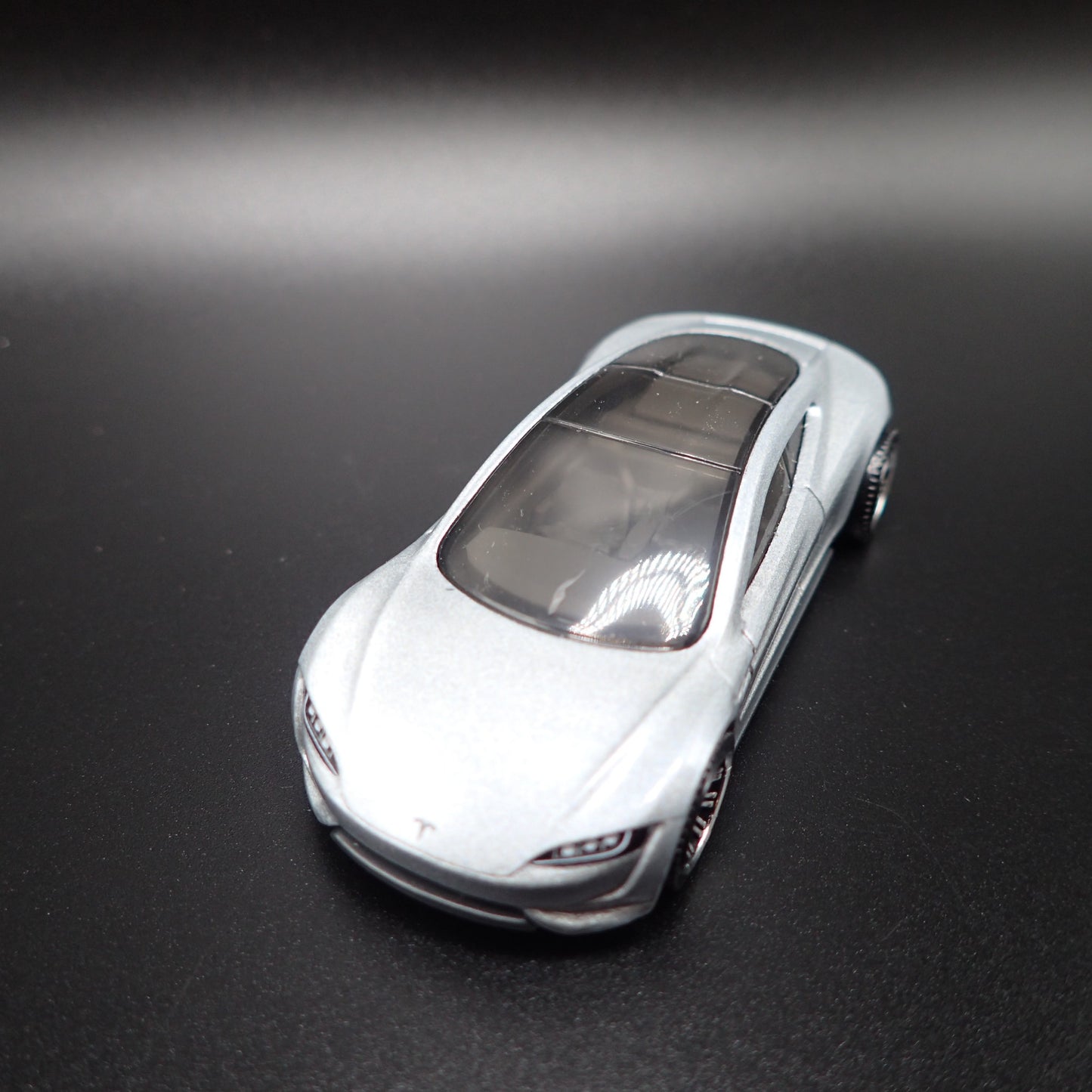 TESLA ROADSTER CONCEPT SILVER 1:64 SCALE COLLECTIBLE DIORAMA DIECAST MODEL CAR