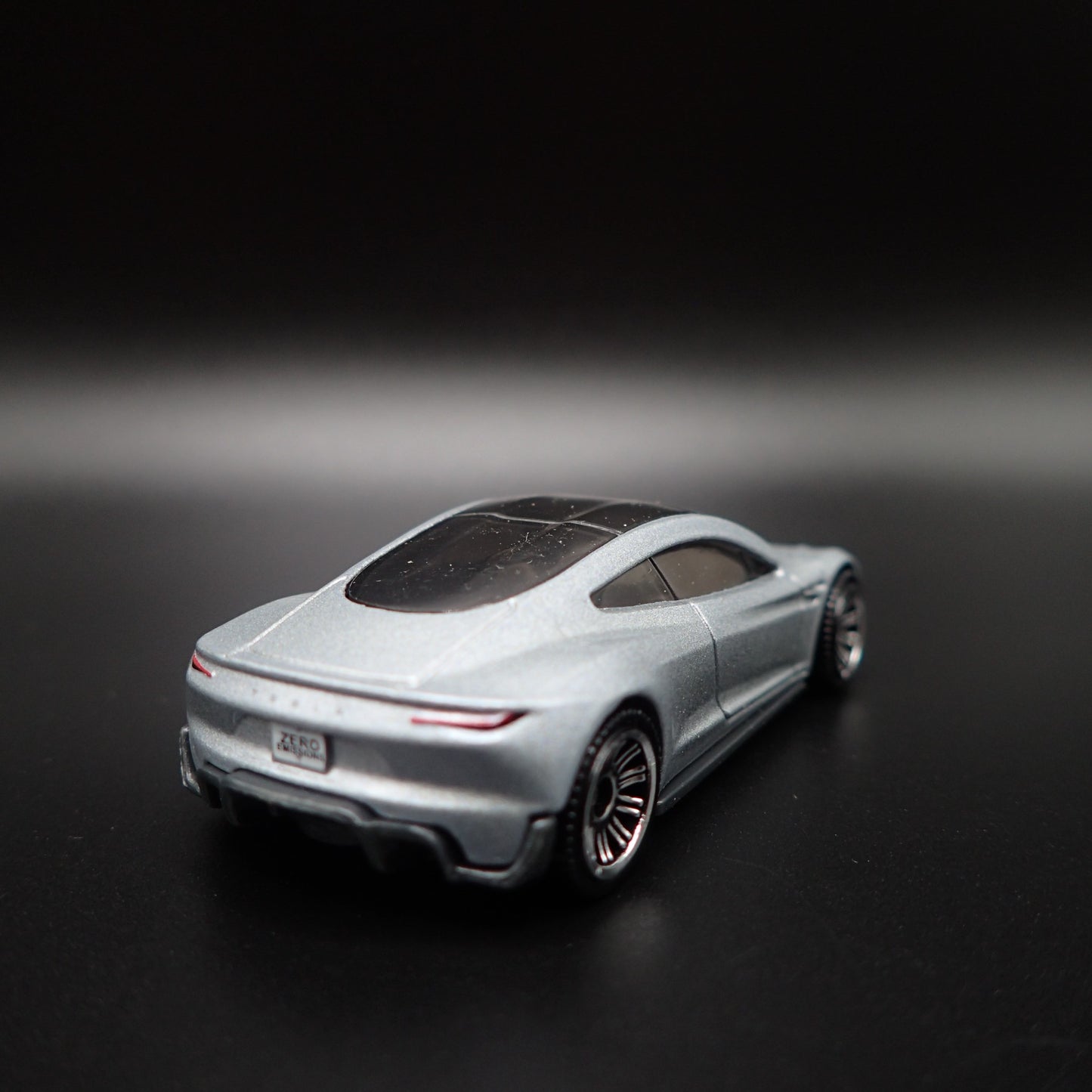 TESLA ROADSTER CONCEPT SILVER 1:64 SCALE COLLECTIBLE DIORAMA DIECAST MODEL CAR