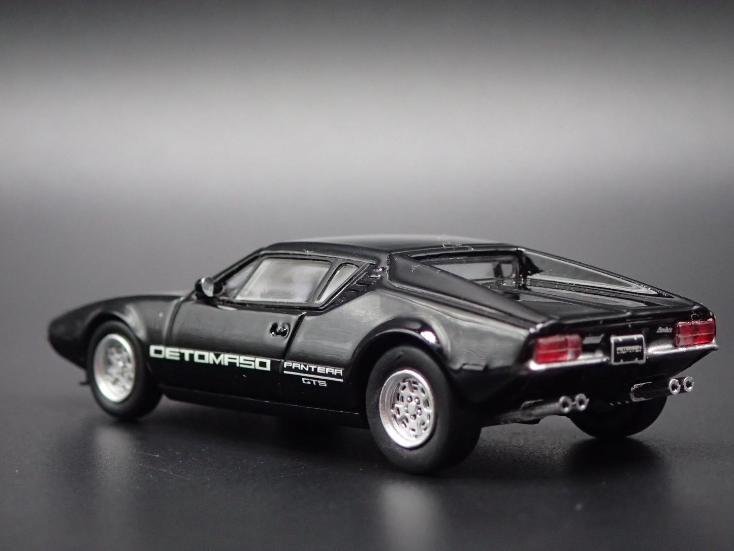1972 72 DE TOMASO PANTERA BLACK 1:64 SCALE COLLECTIBLE DIORAMA DIECAST MODEL CAR