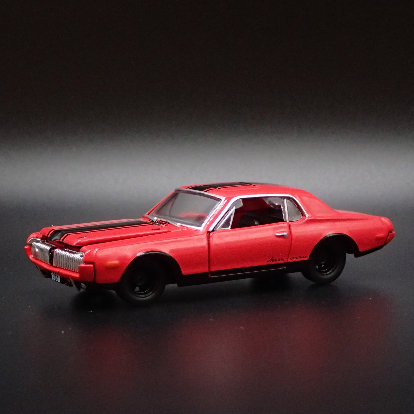 1968 68 MERC MERCURY COUGAR 390 1:64 SCALE COLLECTIBLE DIORAMA DIECAST MODEL CAR