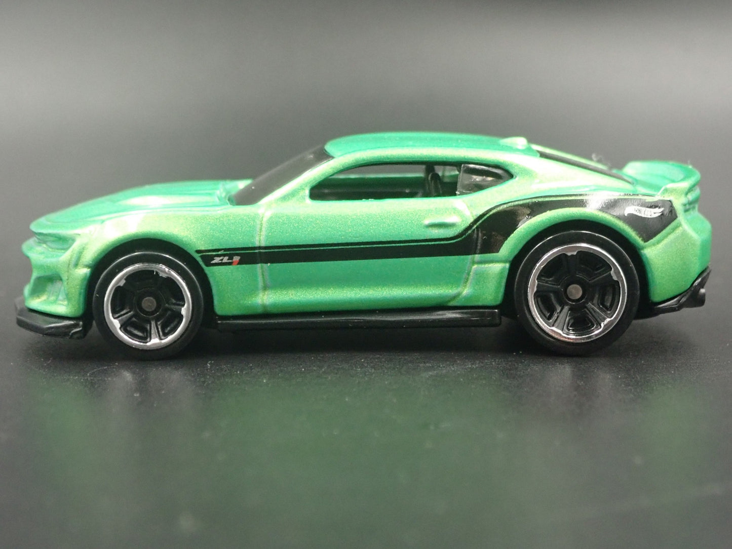 2016-2024 CHEVY CHEVROLET CAMARO ZL1 GREEN 1/64 SCALE DIORAMA DIECAST MODEL CAR