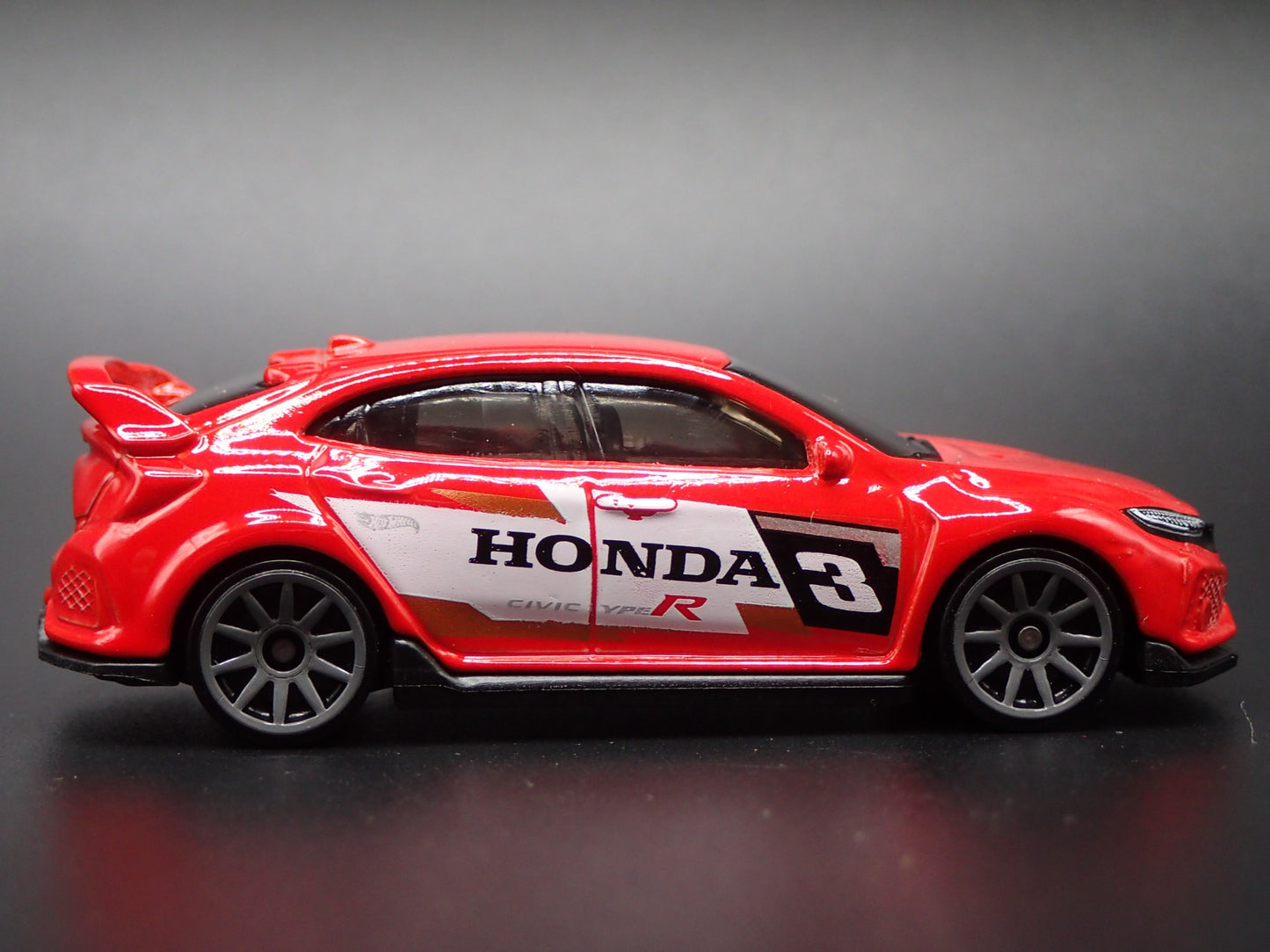2017-2020 HONDA CIVIC TYPE R 1:64 SCALE COLLECTIBLE DIORAMA DIECAST MODEL CAR