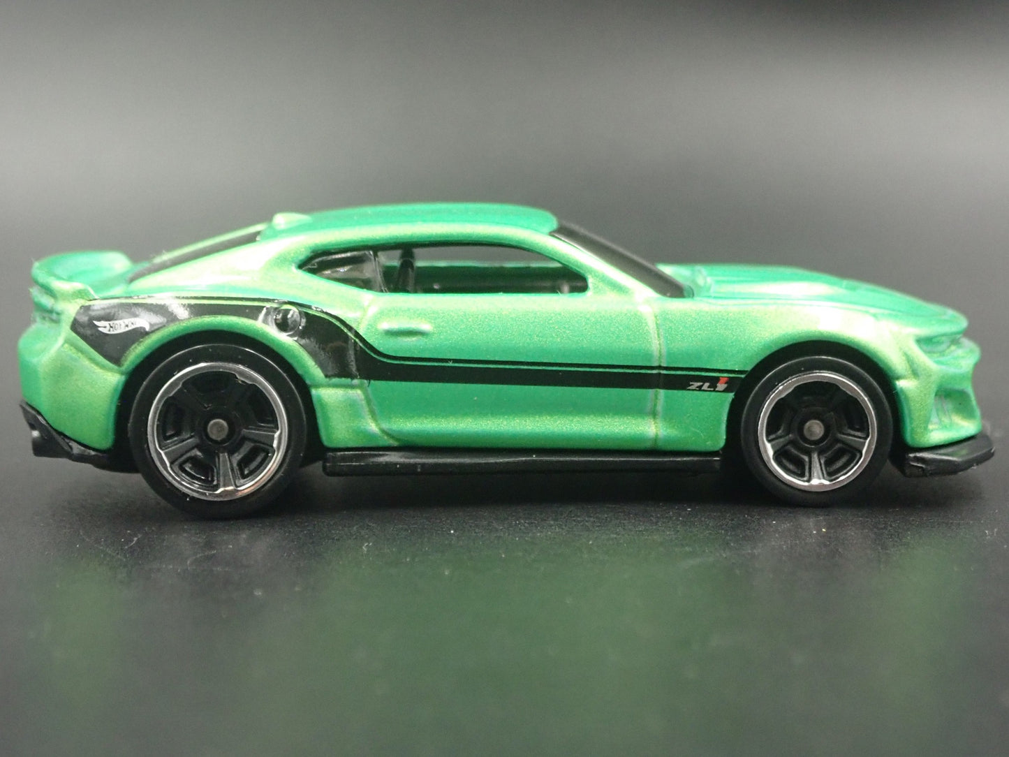 2016-2024 CHEVY CHEVROLET CAMARO ZL1 GREEN 1/64 SCALE DIORAMA DIECAST MODEL CAR