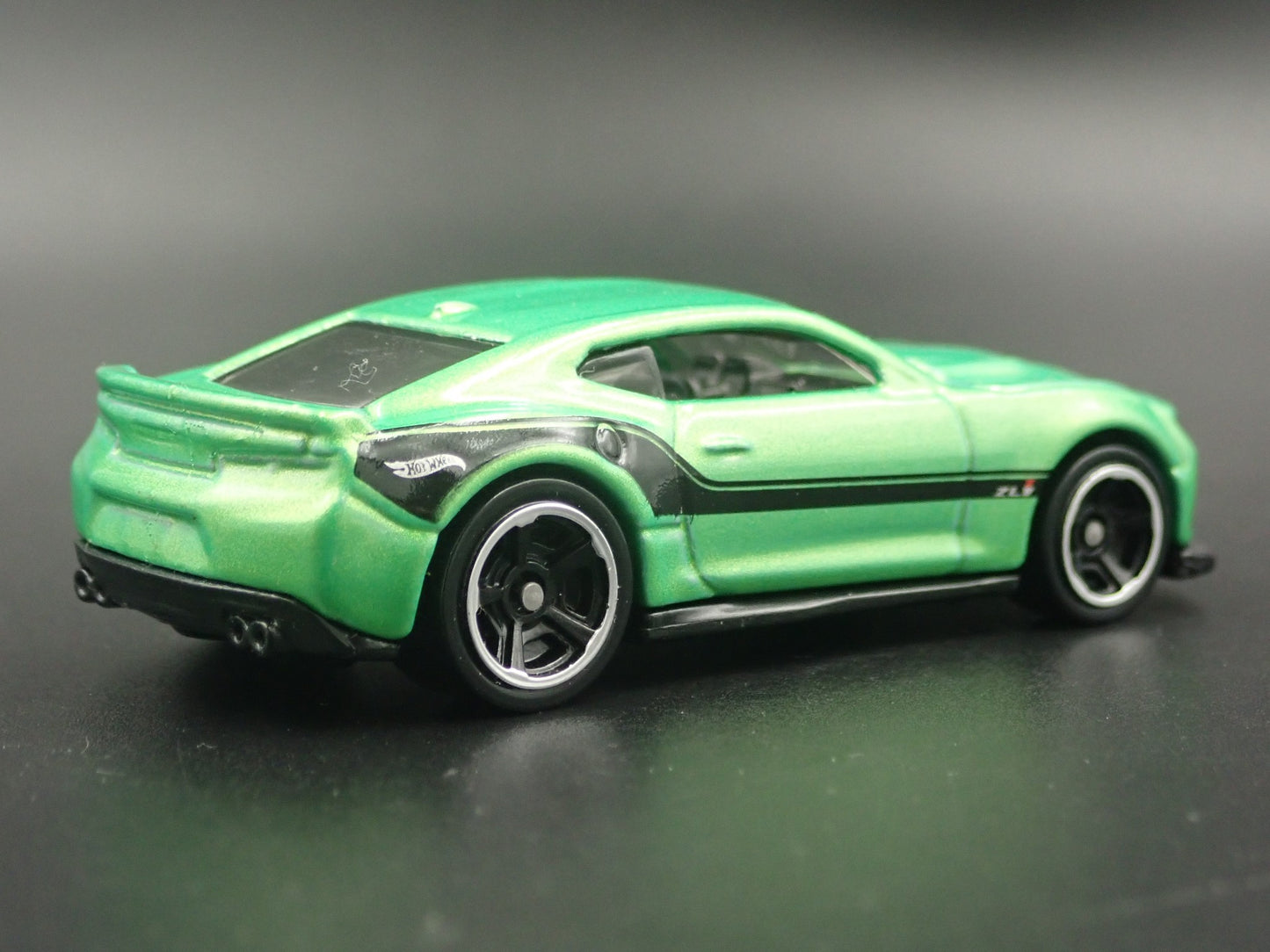 2016-2024 CHEVY CHEVROLET CAMARO ZL1 GREEN 1/64 SCALE DIORAMA DIECAST MODEL CAR