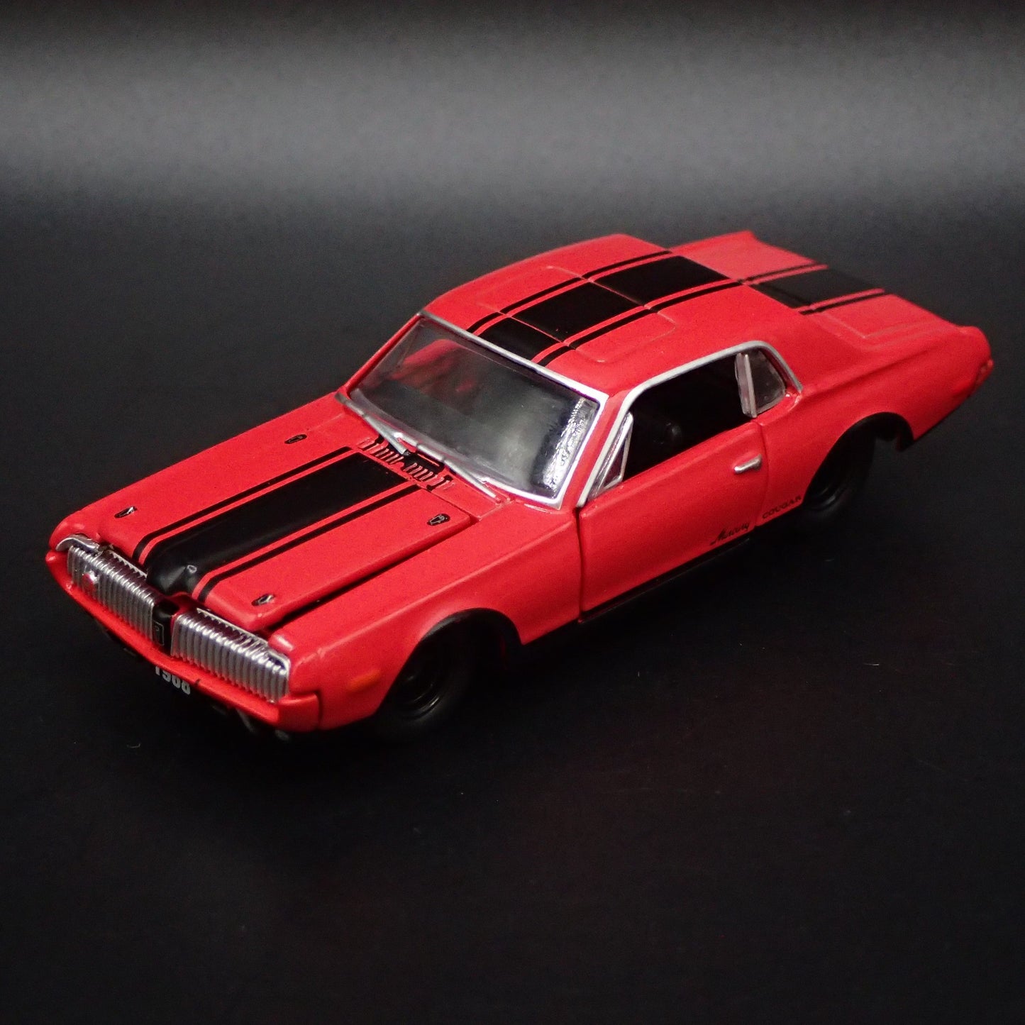 1968 68 MERC MERCURY COUGAR 390 1:64 SCALE COLLECTIBLE DIORAMA DIECAST MODEL CAR