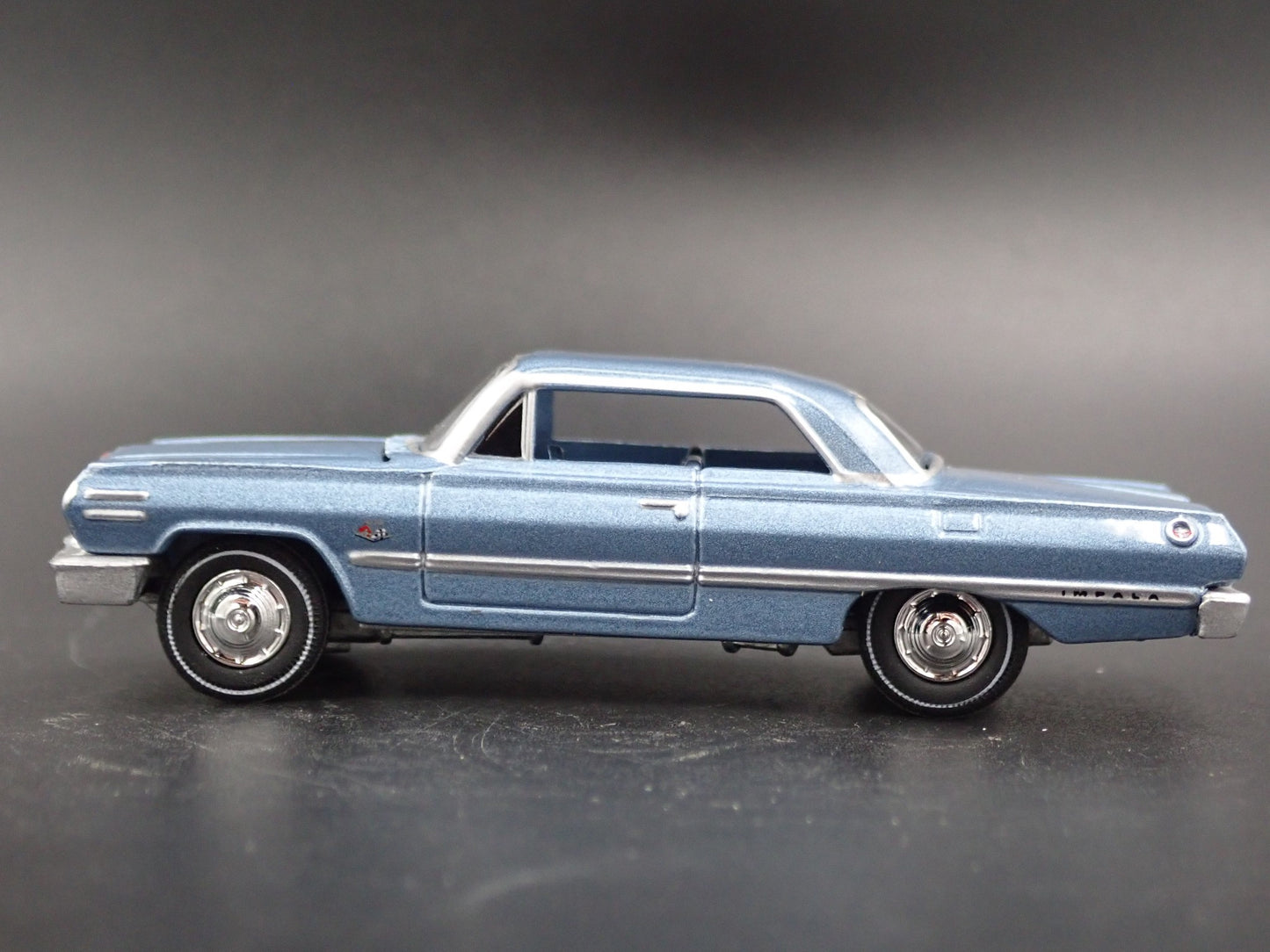 1963 63 CHEVY CHEVROLET IMPALA SS 409 RARE 1:64 SCALE DIORAMA DIECAST MODEL CAR
