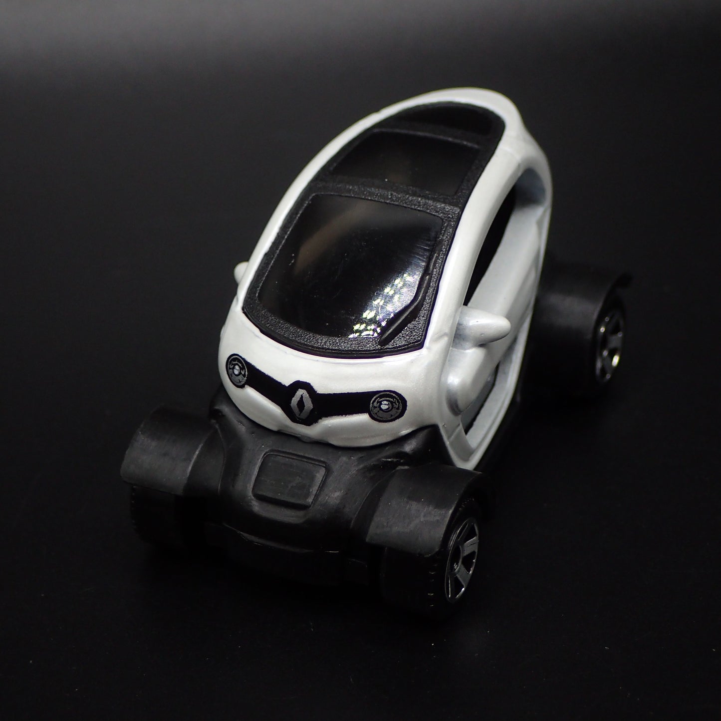 2012-2023 RENAULT TWIZY WHITE 1:64 SCALE COLLECTIBLE DIORAMA DIECAST MODEL CAR