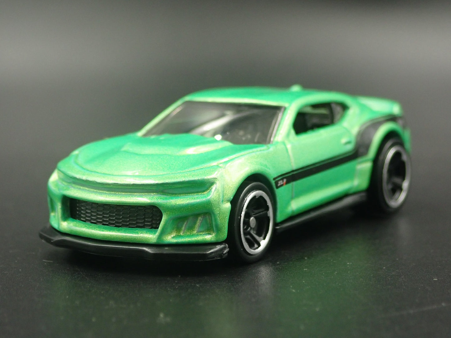 2016-2024 CHEVY CHEVROLET CAMARO ZL1 GREEN 1/64 SCALE DIORAMA DIECAST MODEL CAR