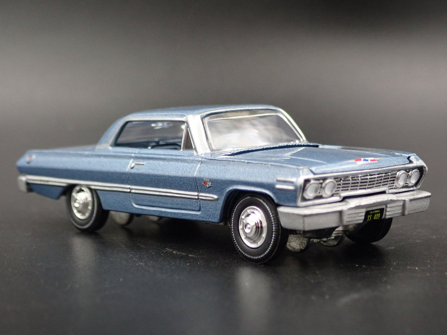 1963 63 CHEVY CHEVROLET IMPALA SS 409 RARE 1:64 SCALE DIORAMA DIECAST MODEL CAR