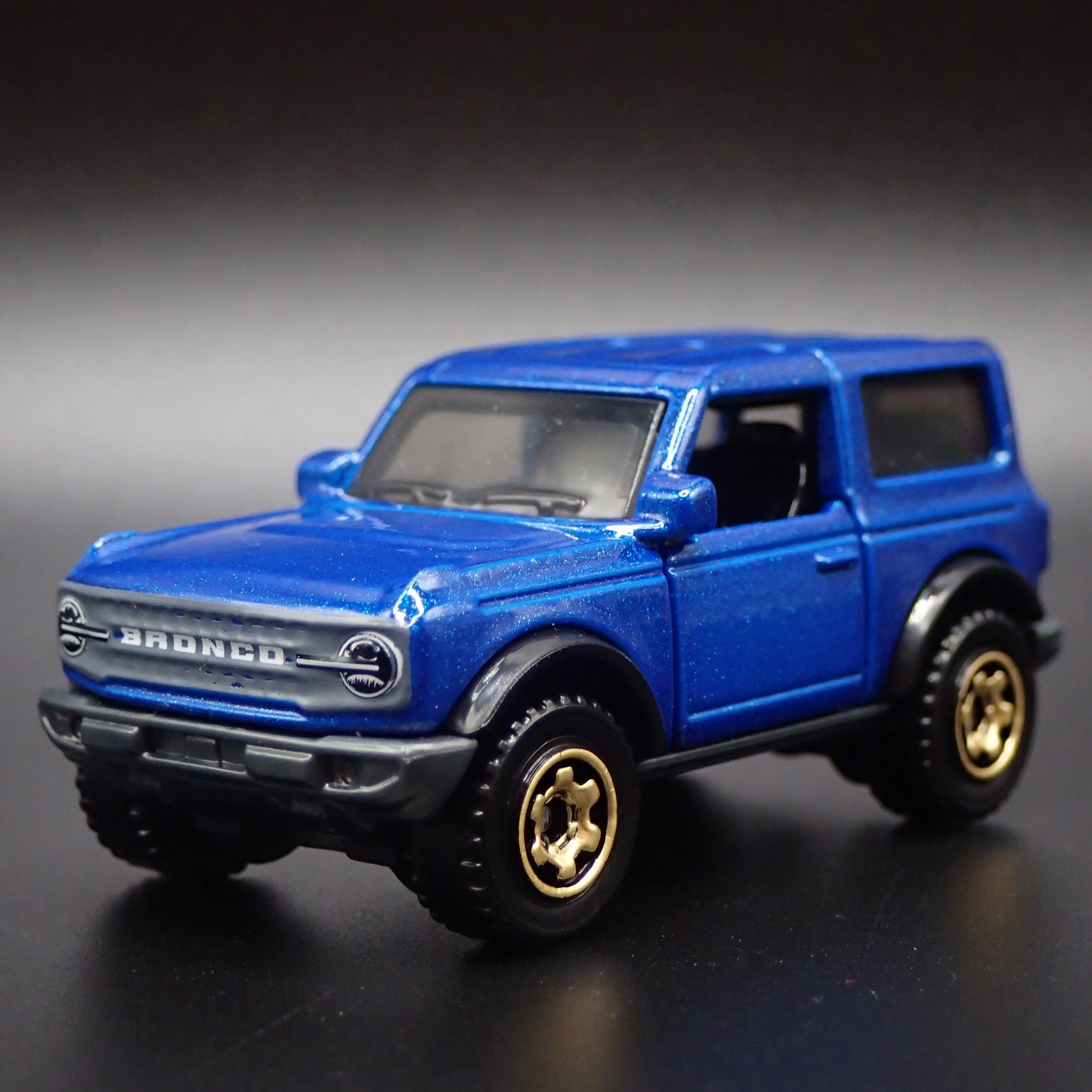 2021-2025 FORD BRONCO 2 TWO DOOR BLUE 1:64 SCALE DIORAMA DIECAST MODEL CAR