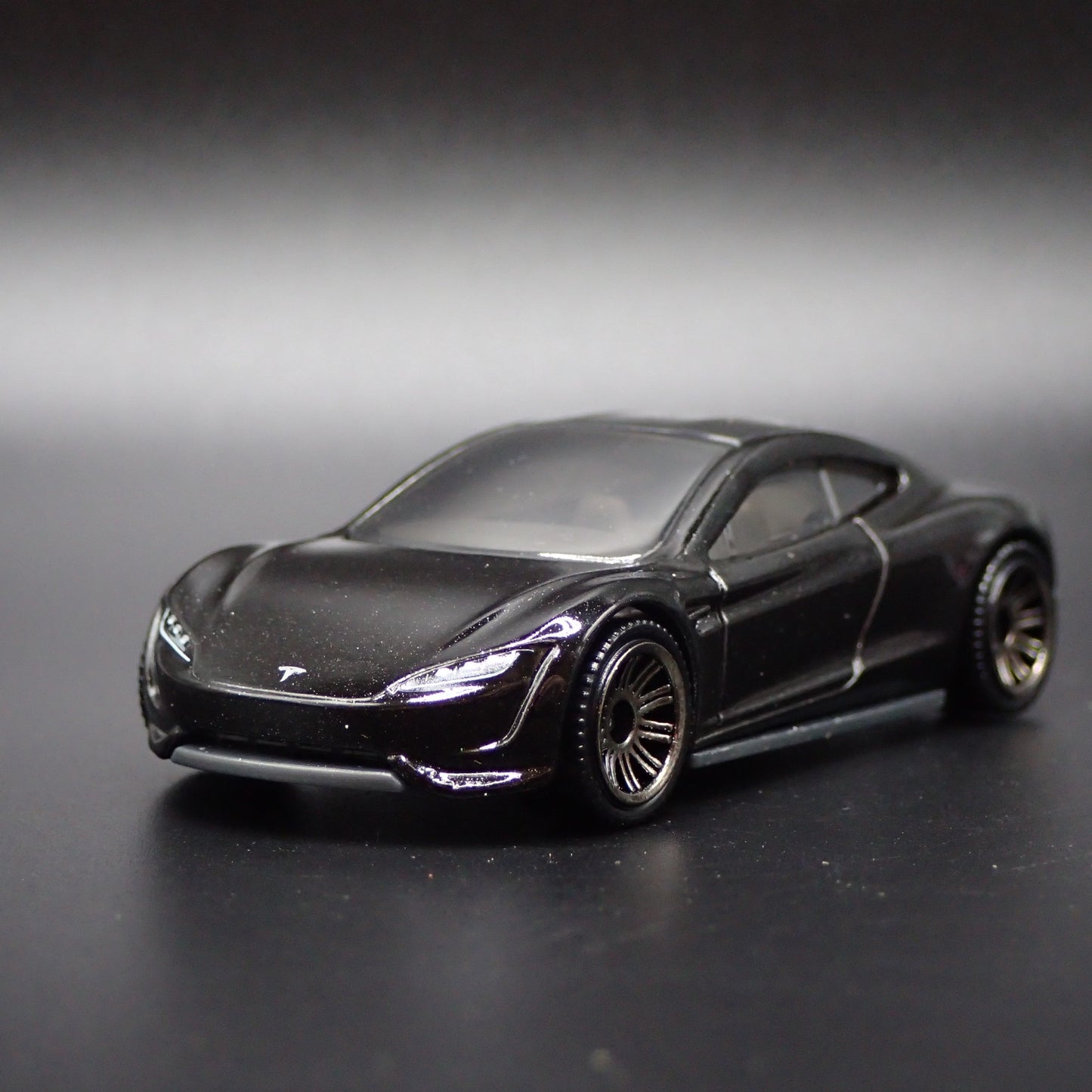TESLA ROADSTER CONCEPT BLACK 1:64 SCALE COLLECTIBLE DIORAMA DIECAST MODEL CAR