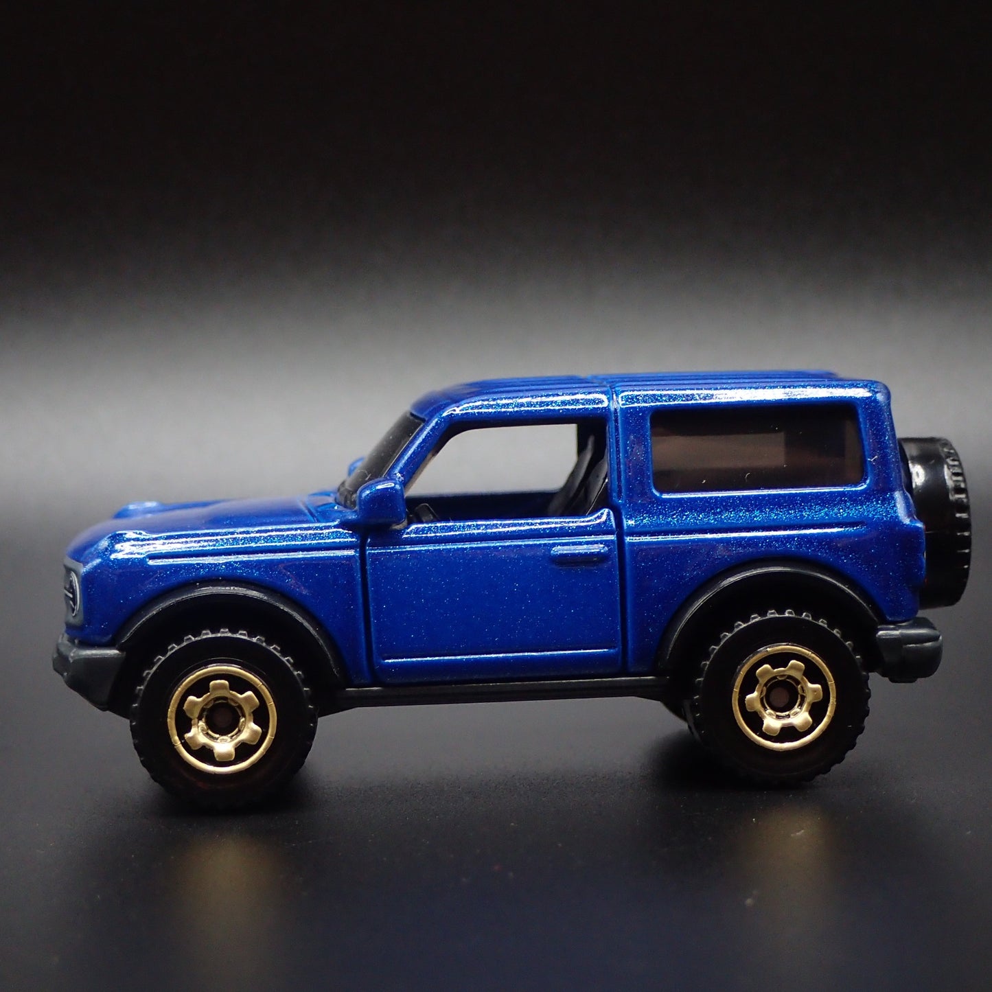 2021-2025 FORD BRONCO 2 TWO DOOR BLUE 1:64 SCALE DIORAMA DIECAST MODEL CAR