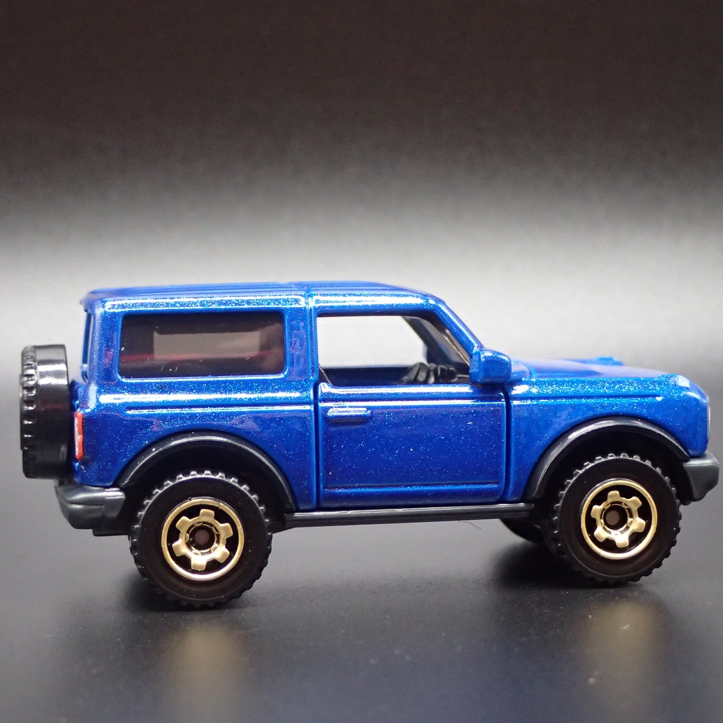 2021-2025 FORD BRONCO 2 TWO DOOR BLUE 1:64 SCALE DIORAMA DIECAST MODEL CAR