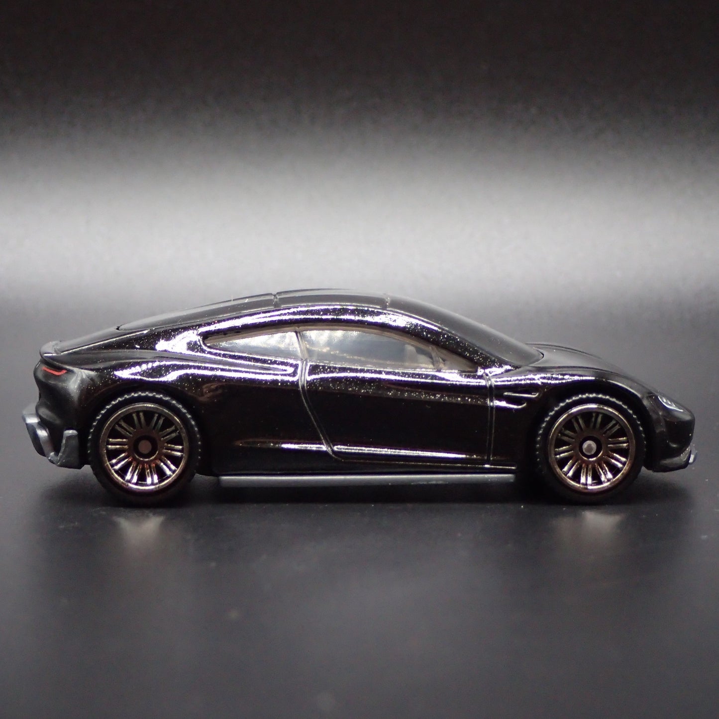 TESLA ROADSTER CONCEPT BLACK 1:64 SCALE COLLECTIBLE DIORAMA DIECAST MODEL CAR