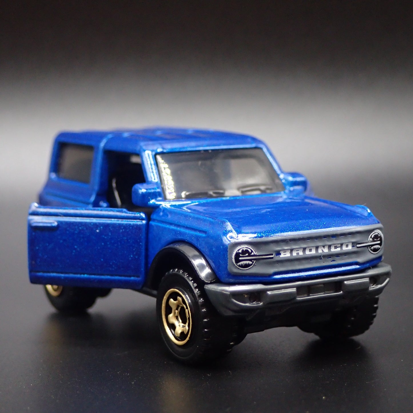 2021-2025 FORD BRONCO 2 TWO DOOR BLUE 1:64 SCALE DIORAMA DIECAST MODEL CAR