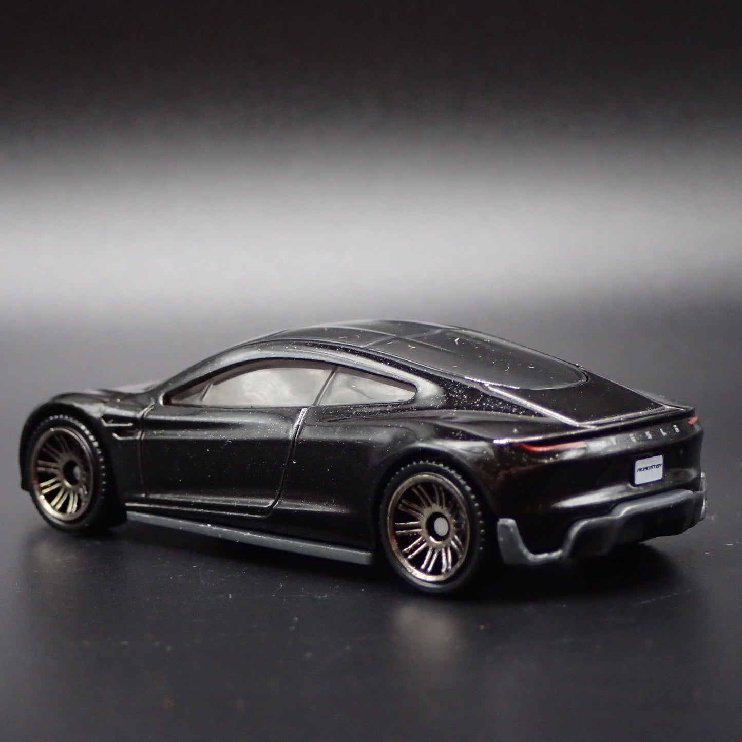 TESLA ROADSTER CONCEPT BLACK 1:64 SCALE COLLECTIBLE DIORAMA DIECAST MODEL CAR