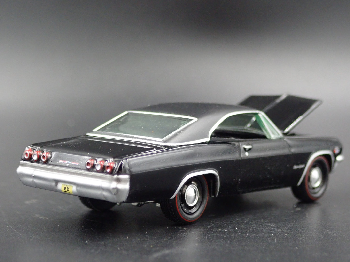 1965 65 CHEVY CHEVROLET IMPALA SS 409 BLACK 1:64 SCALE DIORAMA DIECAST MODEL CAR